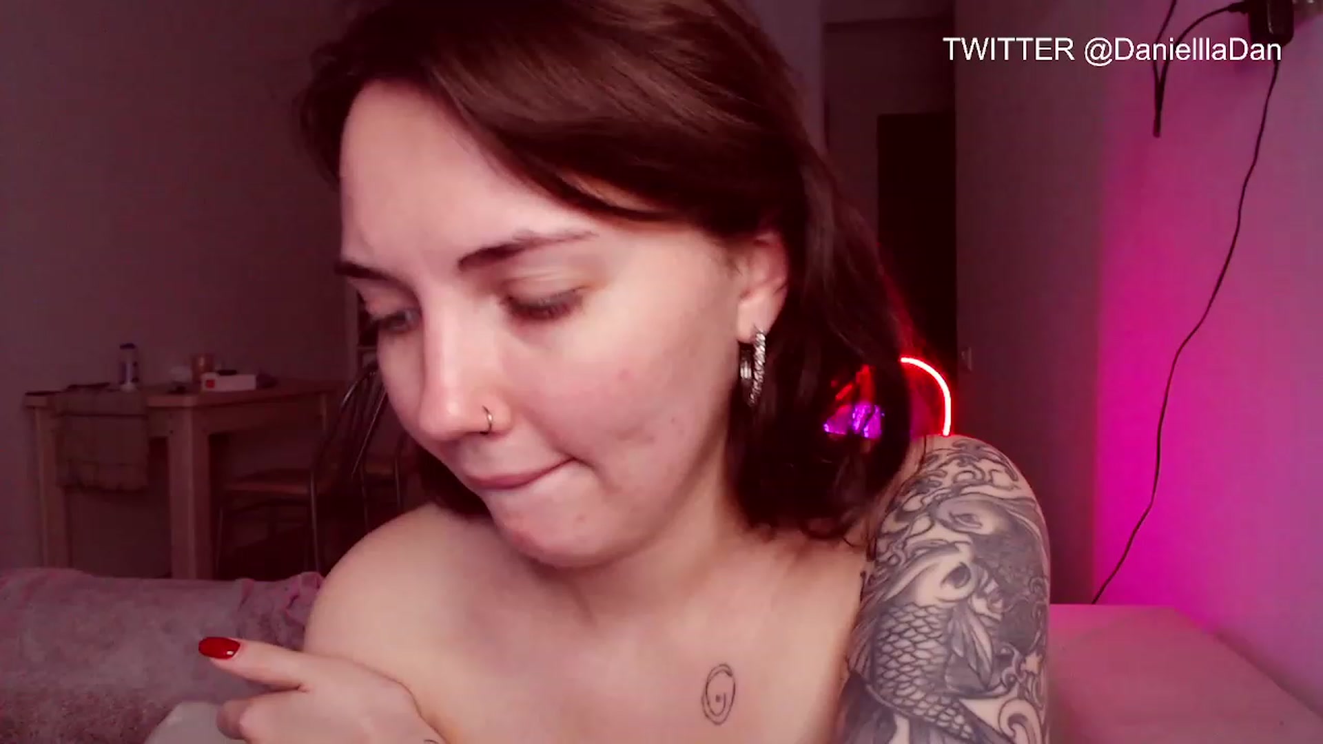Gallery image thumbnail from Danielladan's myfreecams stream on, 05/25/2023, 16:25 image 14 of 20