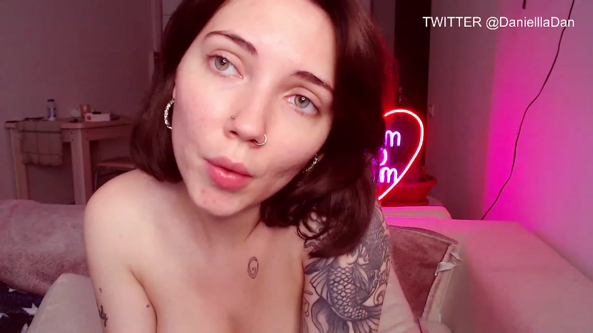 Gallery image thumbnail from Danielladan's myfreecams stream on, 05/25/2023, 16:25 image 9 of 20
