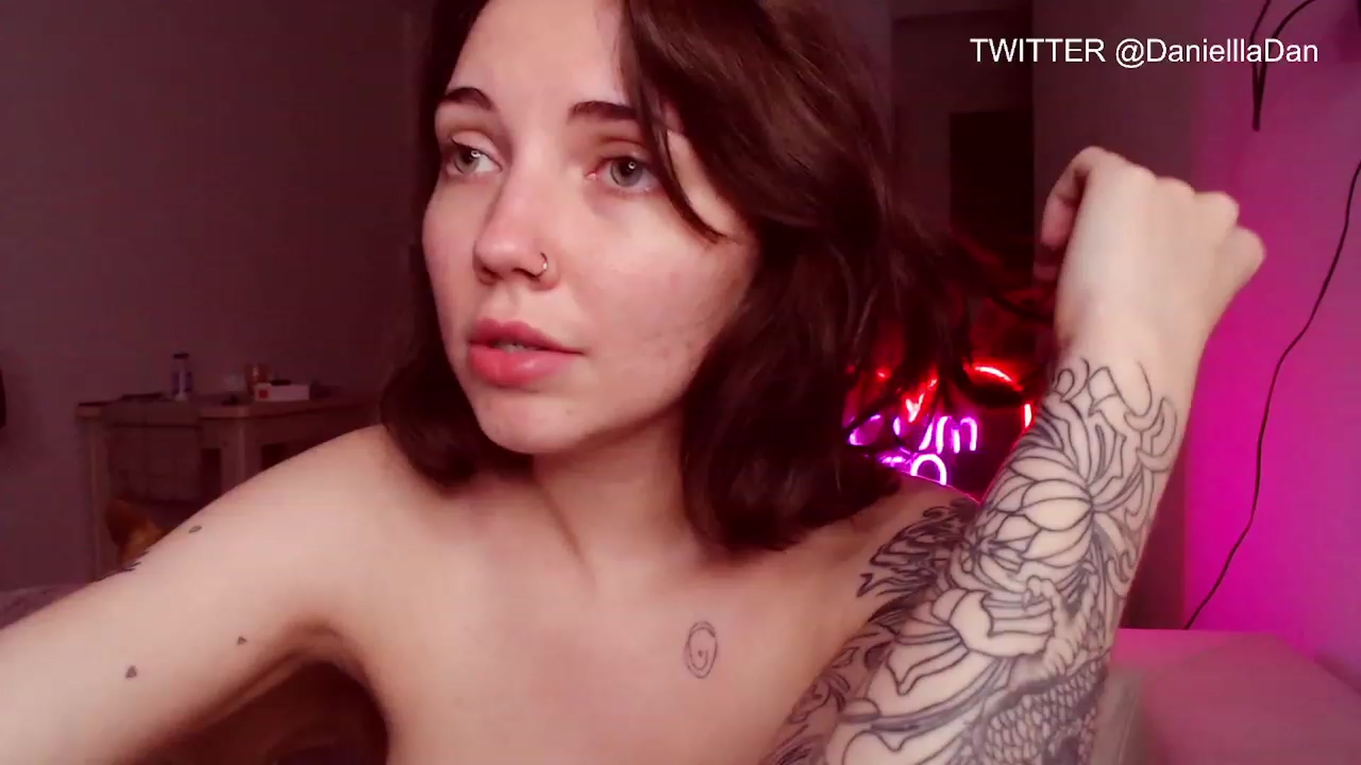 Gallery image thumbnail from Danielladan's myfreecams stream on, 05/25/2023, 16:25 image 19 of 20