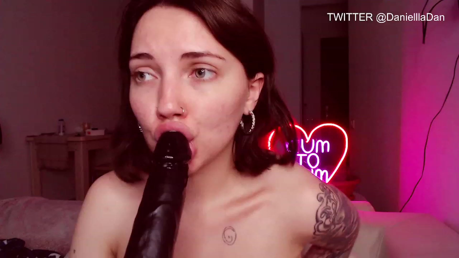 Gallery image thumbnail from Danielladan's myfreecams stream on, 05/25/2023, 16:25 image 18 of 20