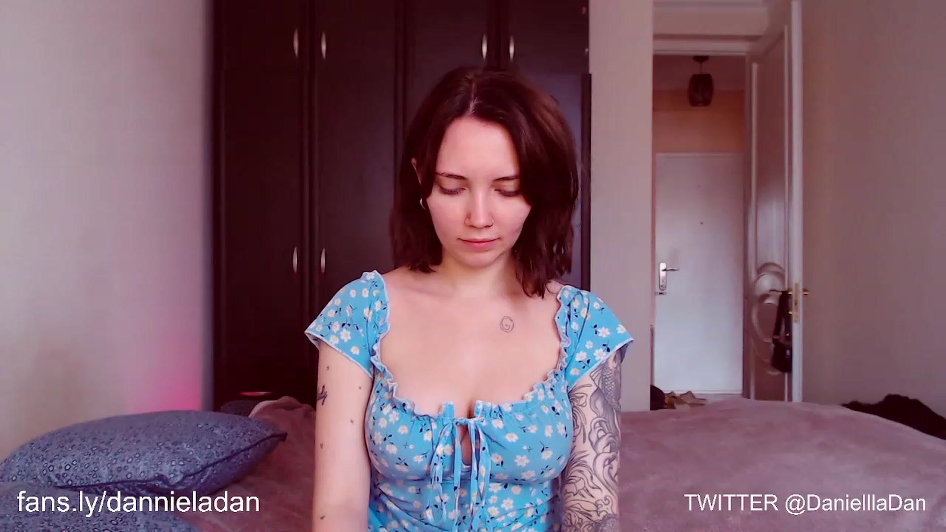 Gallery image thumbnail from Danielladan's myfreecams stream on, 06/28/2023, 13:42 image 3 of 20