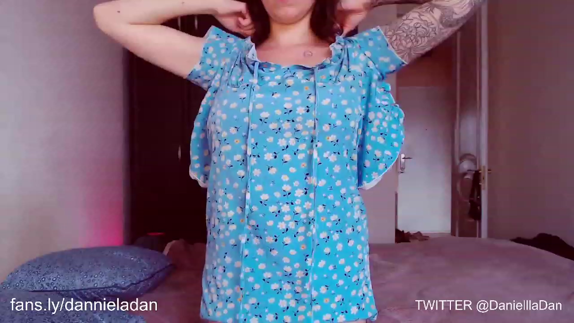 Gallery image thumbnail from Danielladan's myfreecams stream on, 06/28/2023, 14:17 image 17 of 20