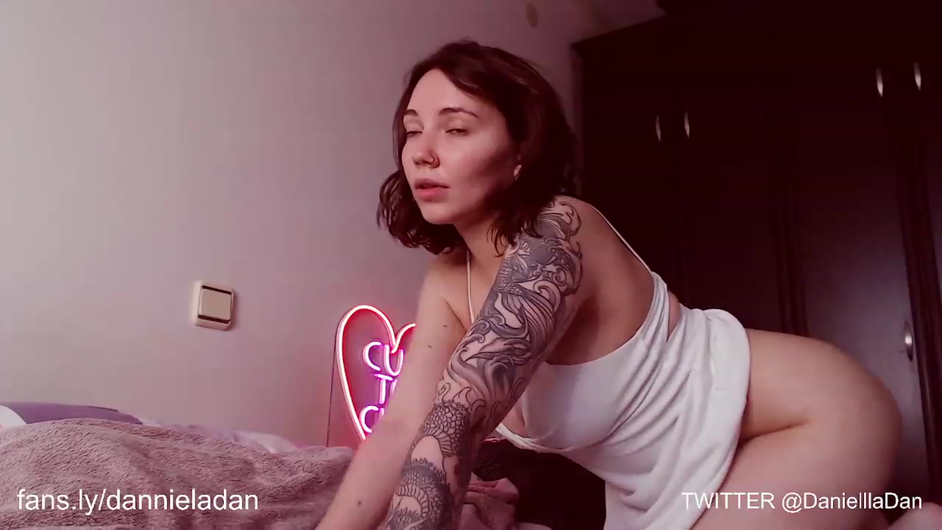 Gallery image thumbnail from Danielladan's myfreecams stream on, 06/29/2023, 16:00 image 12 of 20