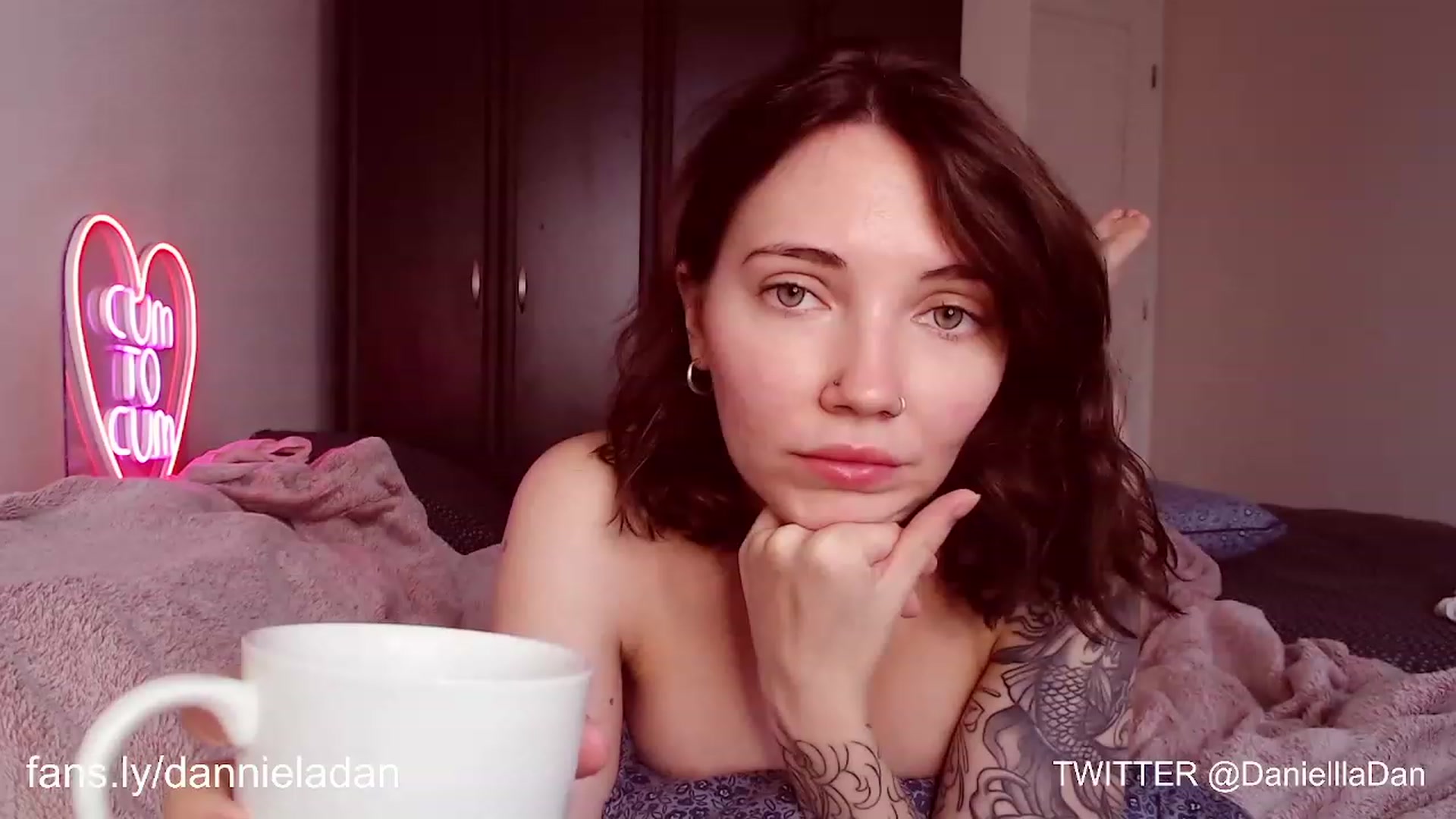 Gallery image thumbnail from Danielladan's myfreecams stream on, 06/29/2023, 16:00 image 2 of 20
