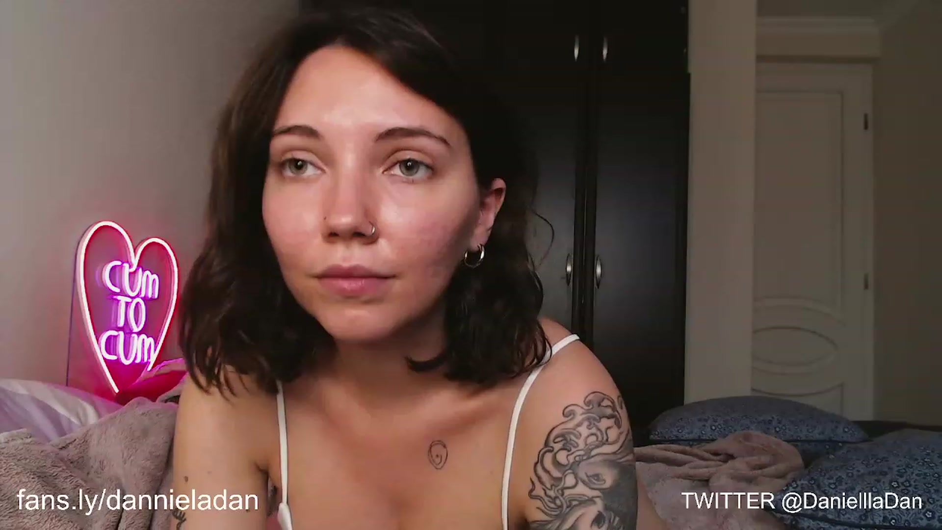 Gallery image thumbnail from Danielladan's myfreecams stream on, 06/29/2023, 16:00 image 20 of 20