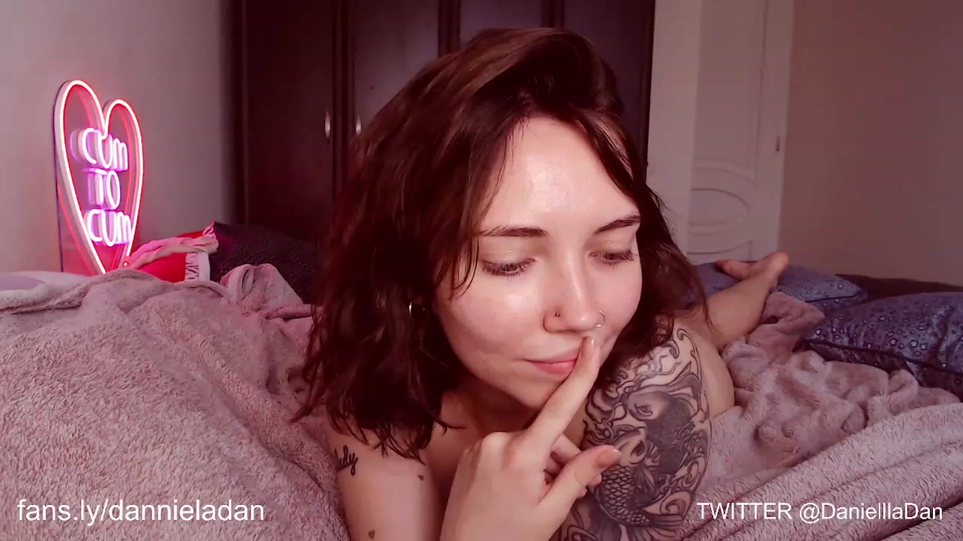Gallery image thumbnail from Danielladan's myfreecams stream on, 06/29/2023, 16:00 image 5 of 20