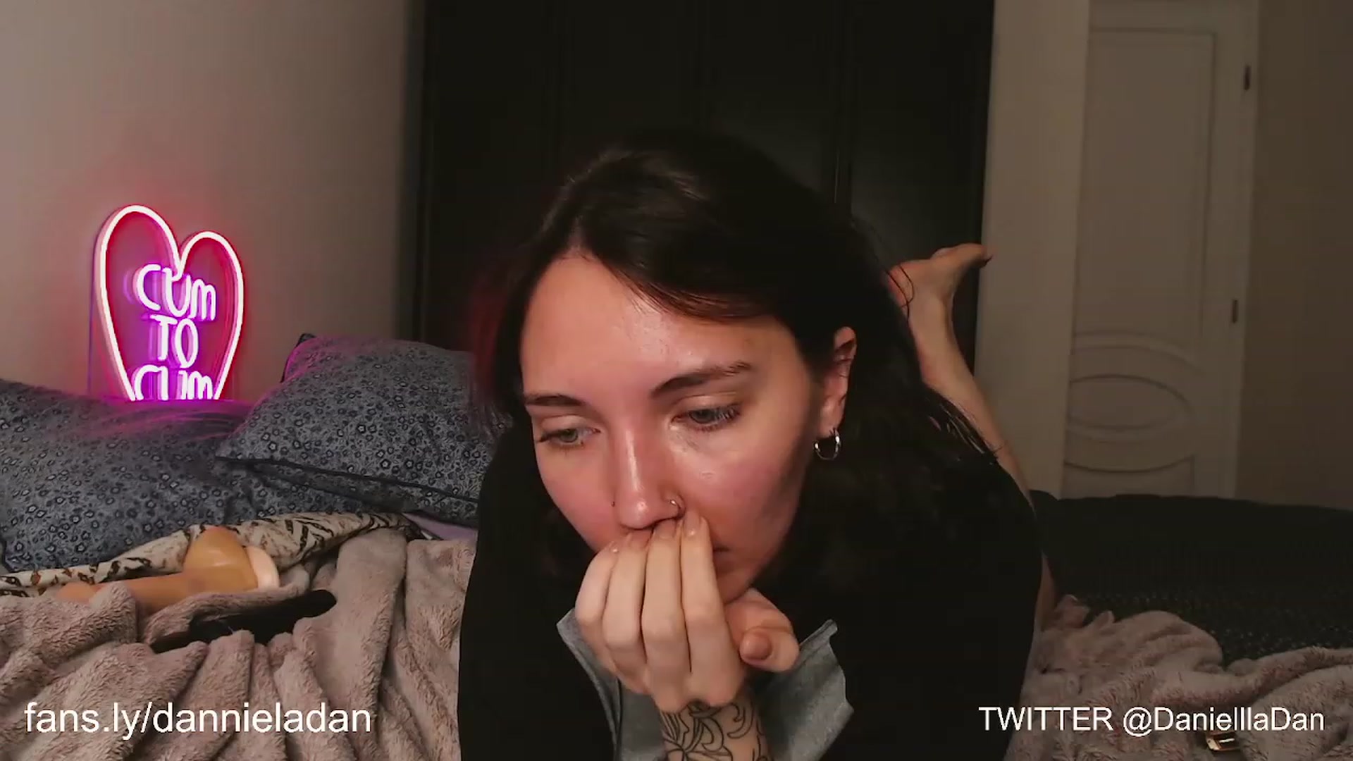 Gallery image thumbnail from Danielladan's myfreecams stream on, 06/29/2023, 17:24 image 15 of 20