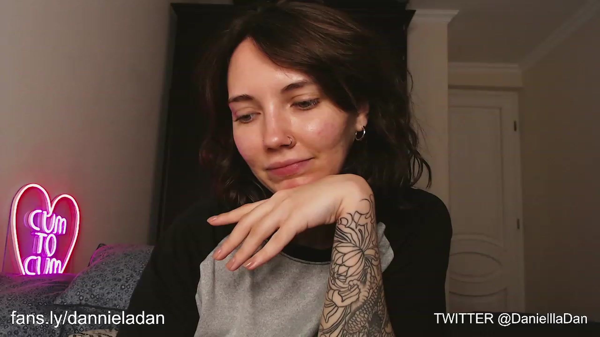 Gallery image thumbnail from Danielladan's myfreecams stream on, 06/29/2023, 17:24 image 19 of 20