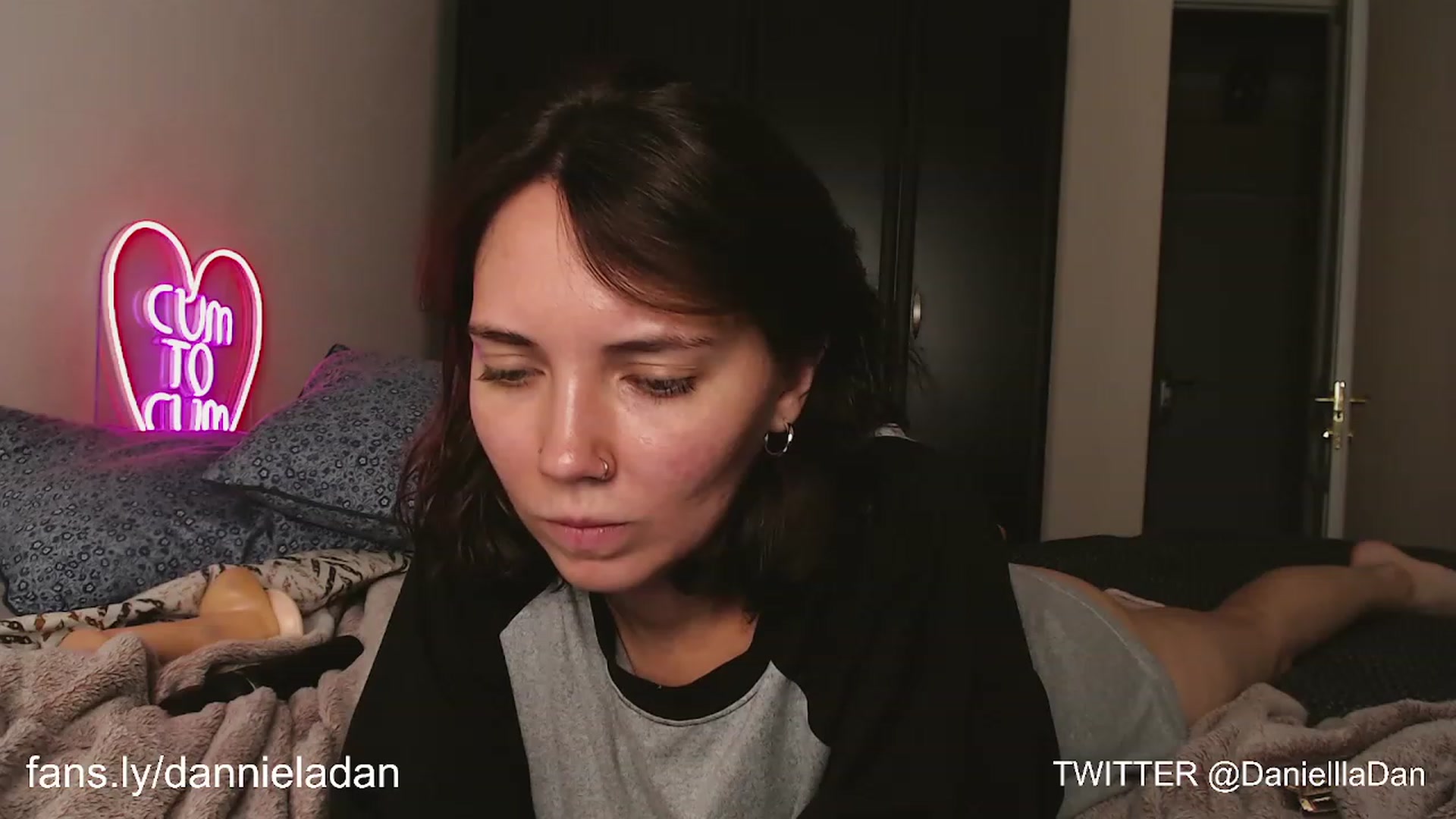Gallery image thumbnail from Danielladan's myfreecams stream on, 06/29/2023, 17:24 image 14 of 20