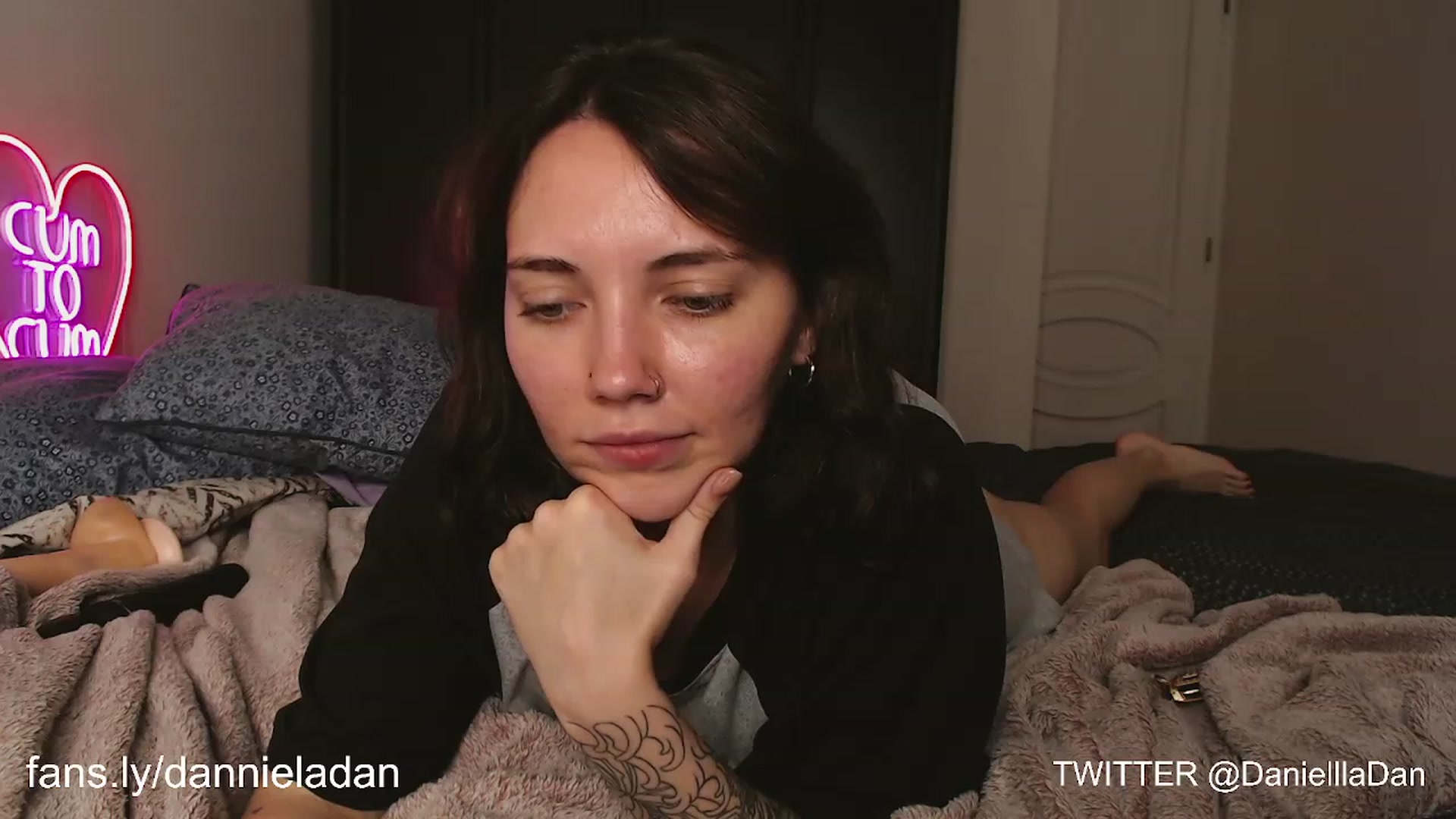 Gallery image thumbnail from Danielladan's myfreecams stream on, 06/29/2023, 17:24 image 17 of 20
