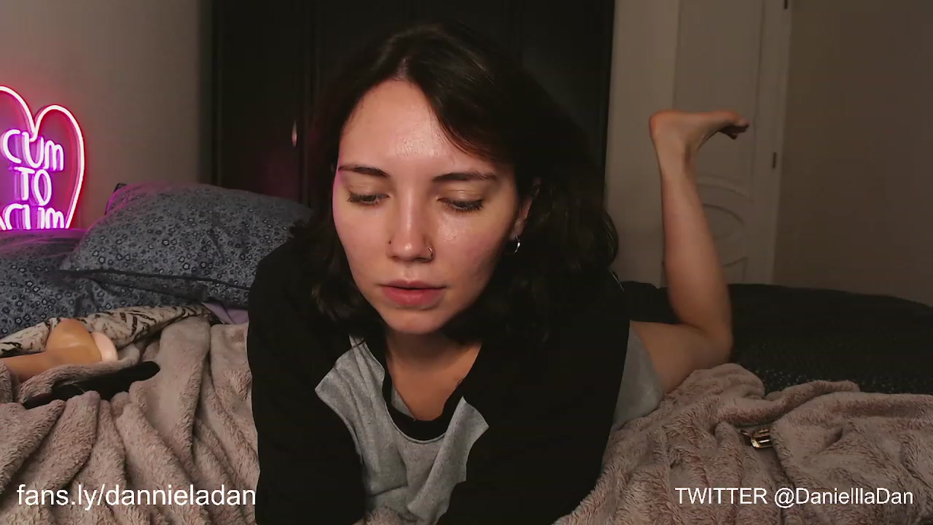 Gallery image thumbnail from Danielladan's myfreecams stream on, 06/29/2023, 17:24 image 16 of 20