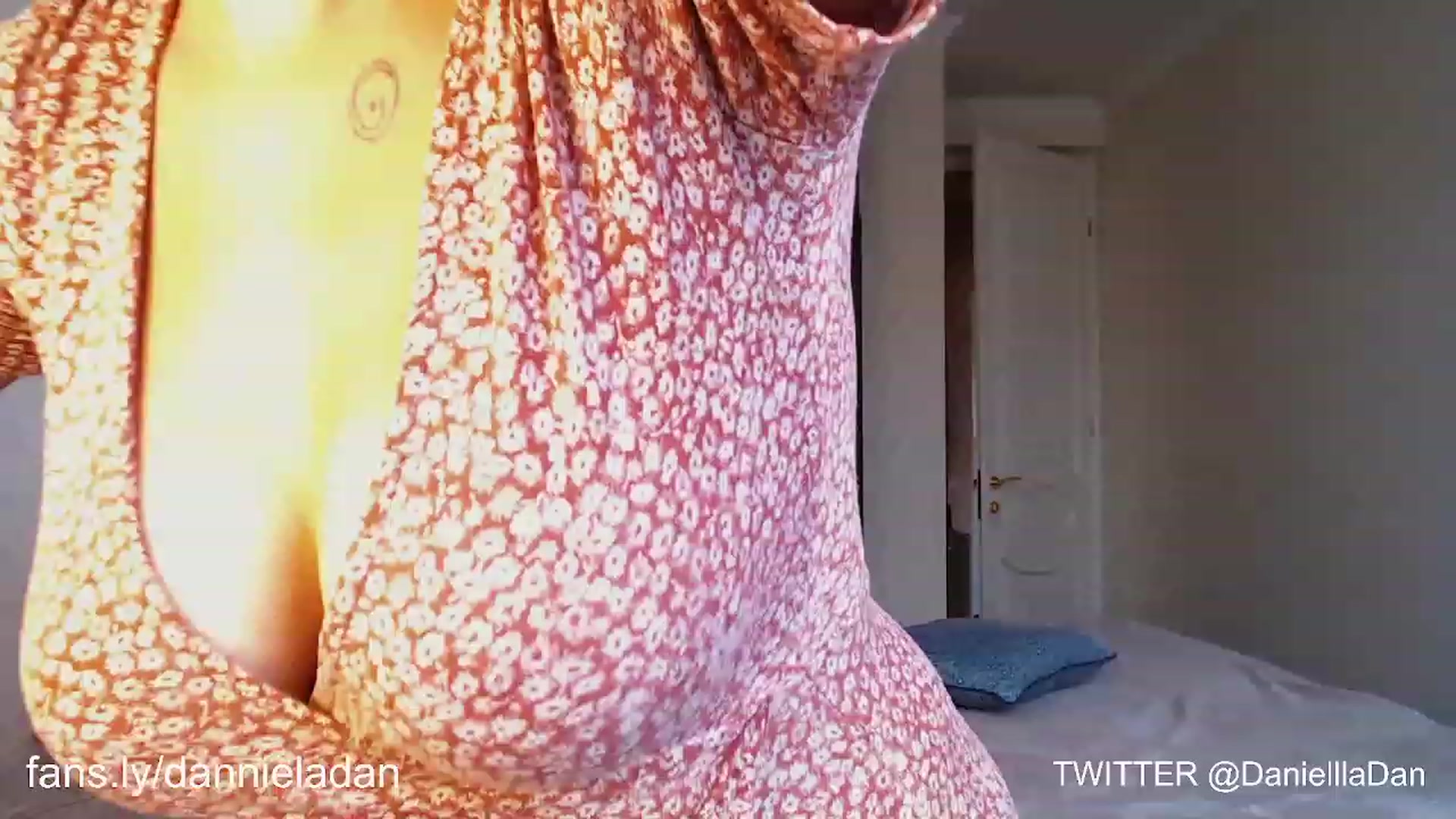 Gallery image thumbnail from Danielladan's myfreecams stream on, 07/04/2023, 12:28 image 1 of 20