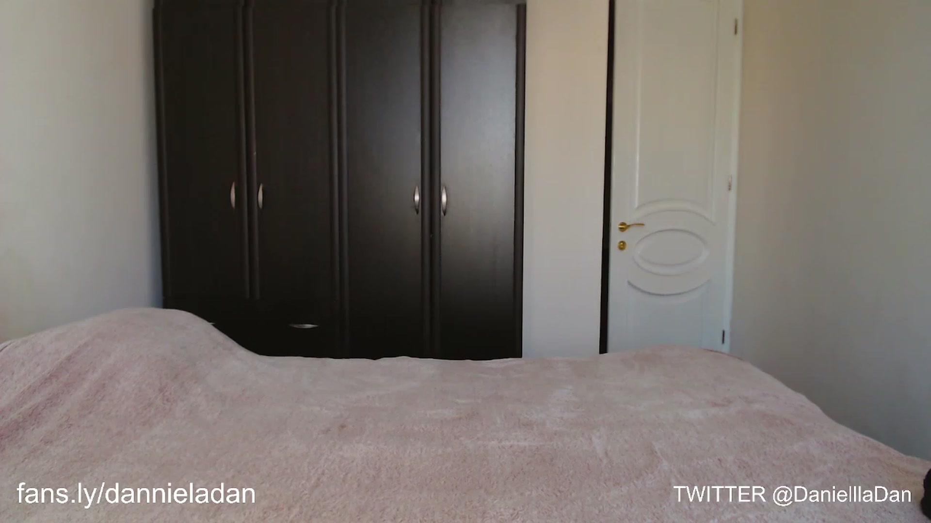 Gallery image thumbnail from Danielladan's myfreecams stream on, 07/12/2023, 09:38 image 10 of 20