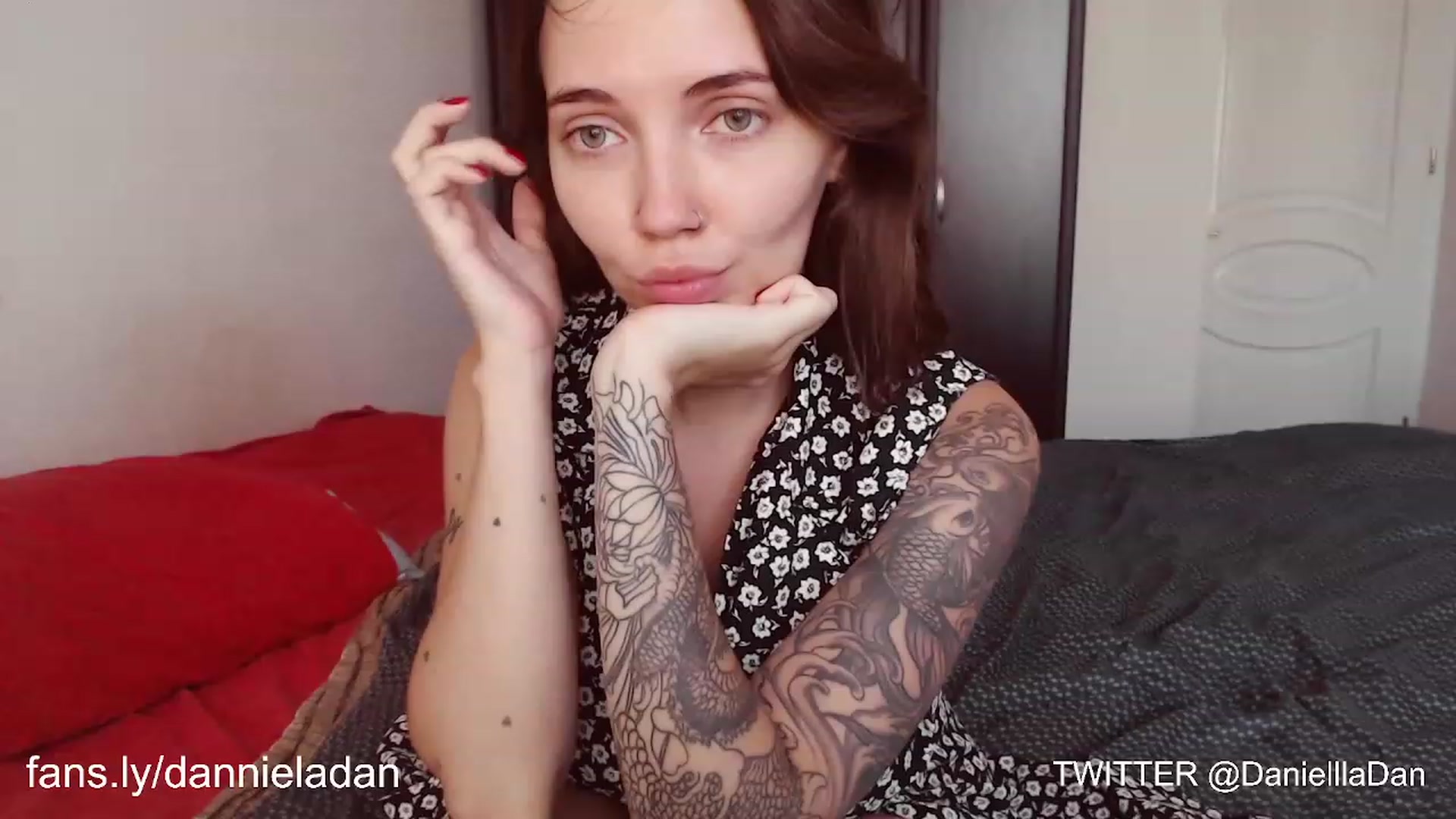 Gallery image thumbnail from Danielladan's myfreecams stream on, 08/03/2023, 09:51 image 2 of 20