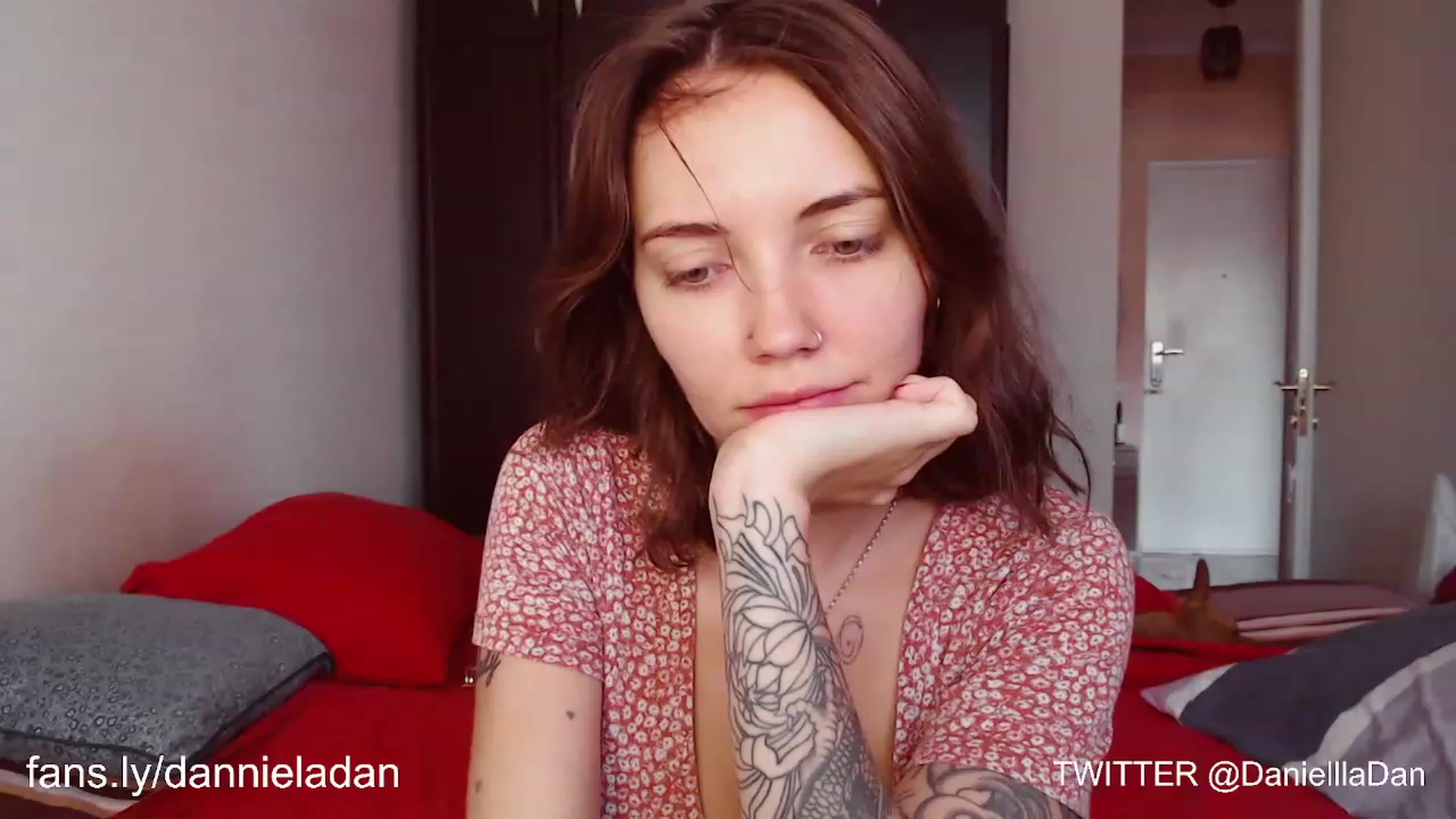 Gallery image thumbnail from Danielladan's myfreecams stream on, 08/16/2023, 14:03 image 13 of 20