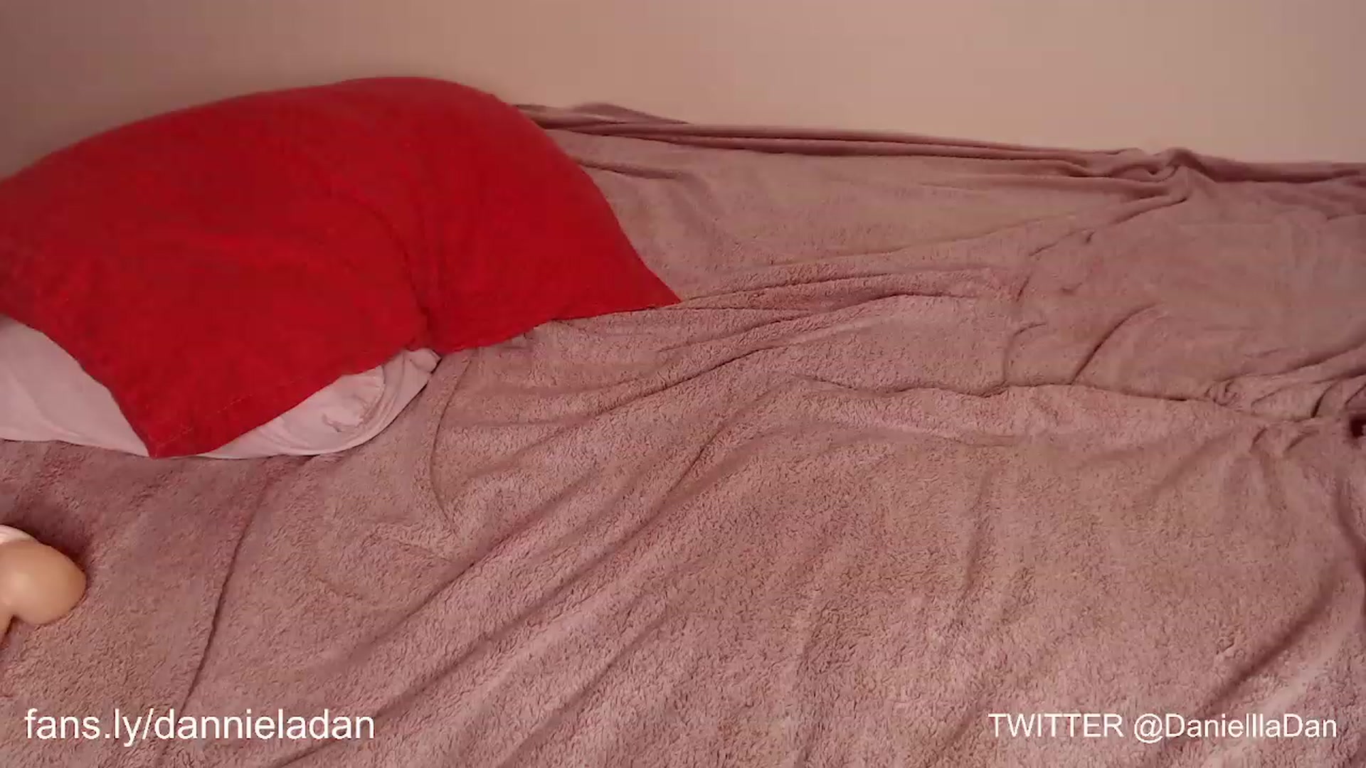 Gallery image thumbnail from Danielladan's myfreecams stream on, 09/10/2023, 18:27 image 16 of 20