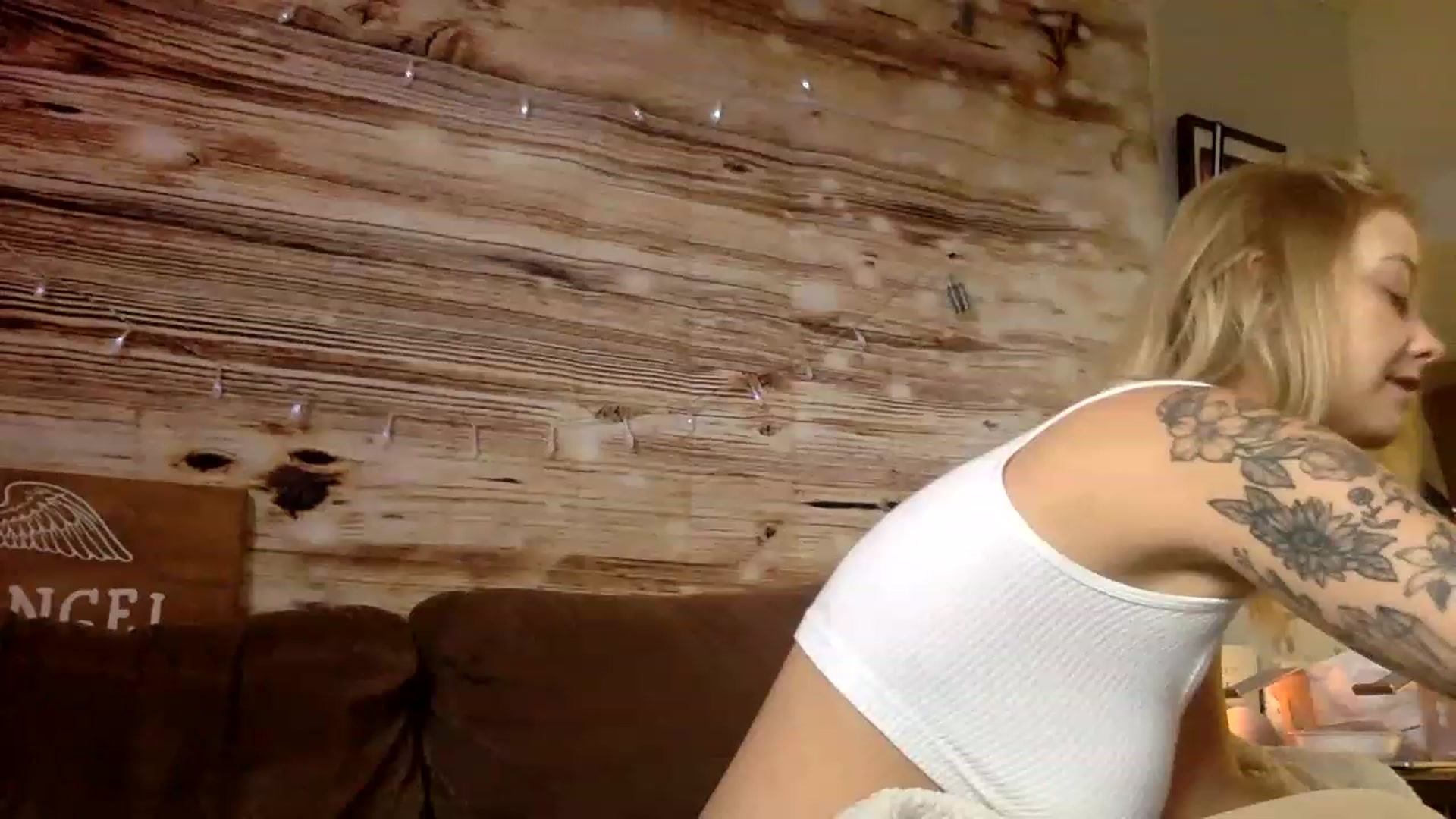 Gallery image thumbnail from DaniiAngel's myfreecams stream on, 12/07/2022, 18:28 image 1 of 20