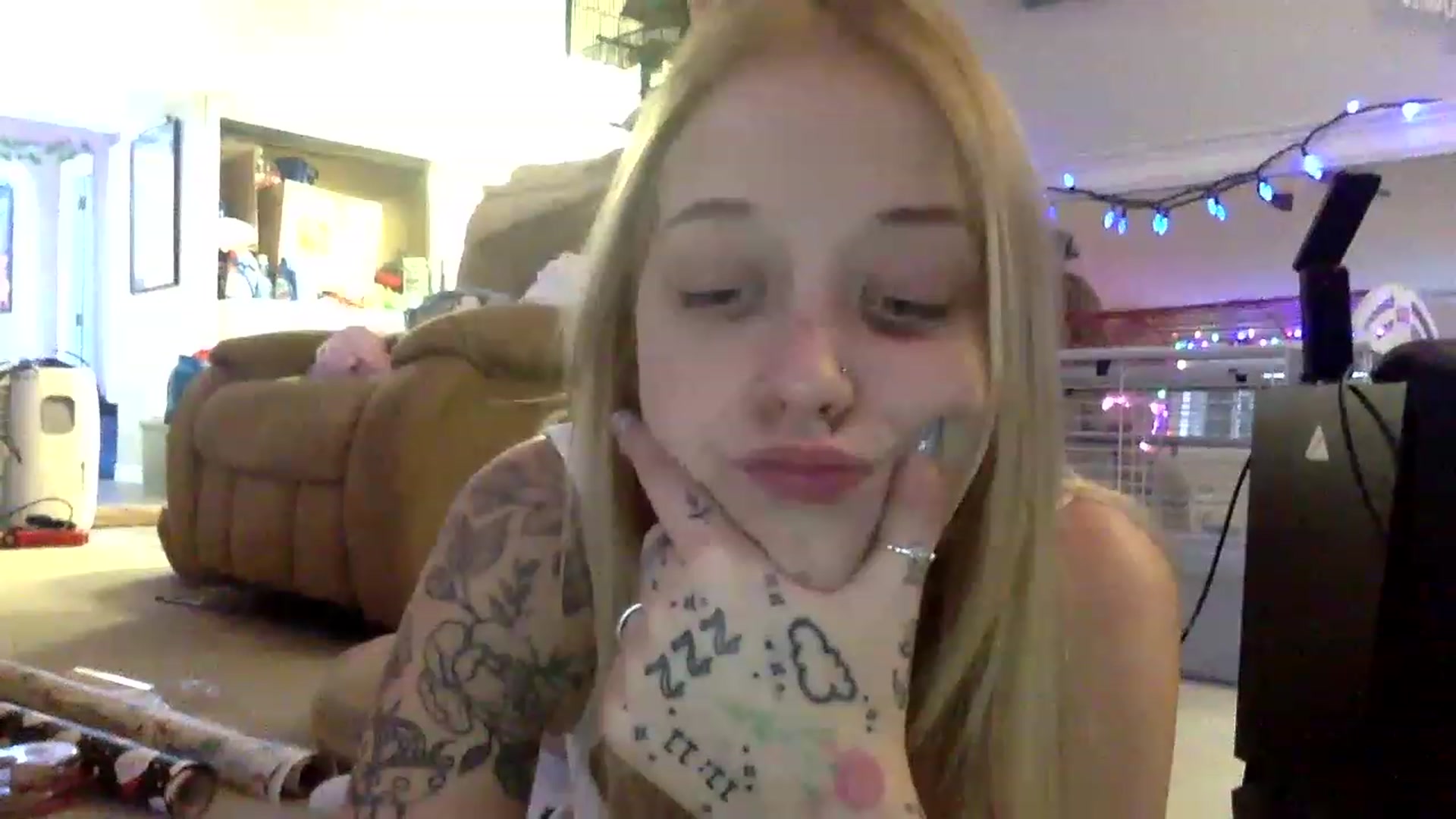 Gallery image thumbnail from DaniiAngel's myfreecams stream on, 12/07/2022, 21:03 image 14 of 20