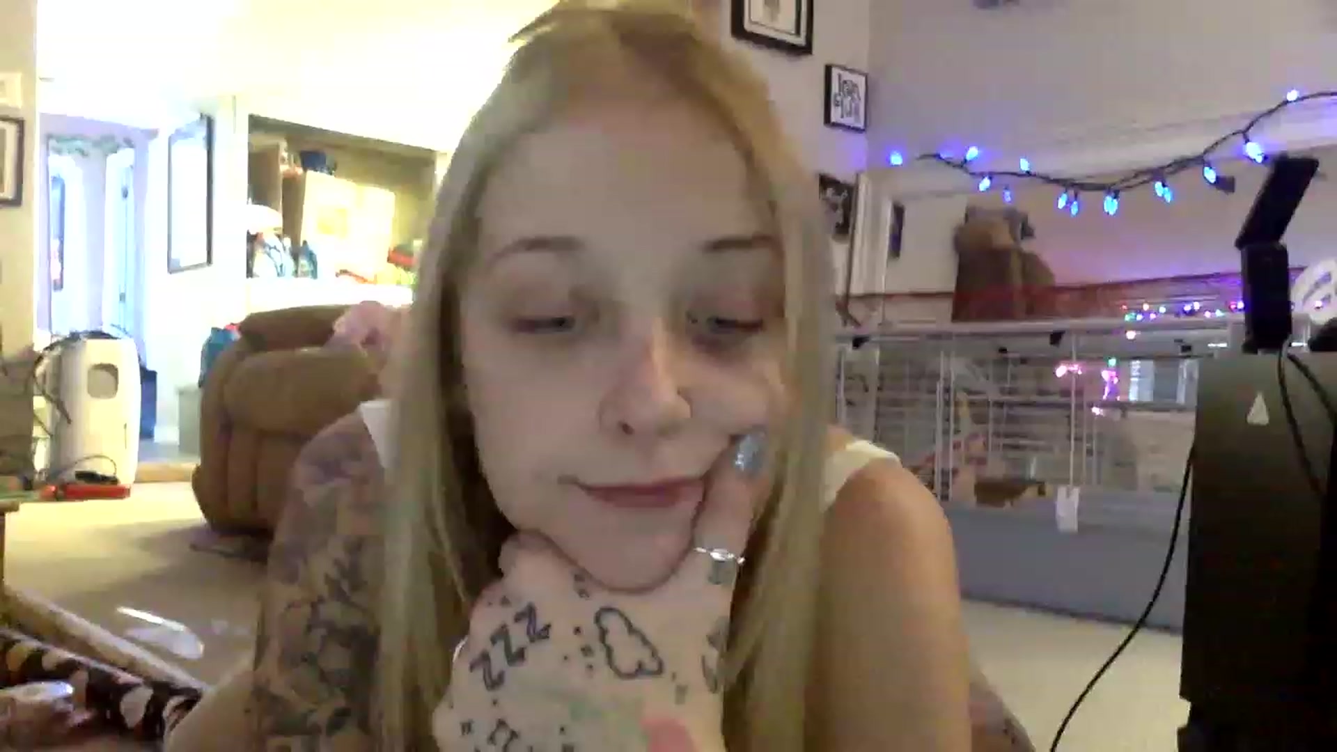 Gallery image thumbnail from DaniiAngel's myfreecams stream on, 12/07/2022, 21:03 image 19 of 20