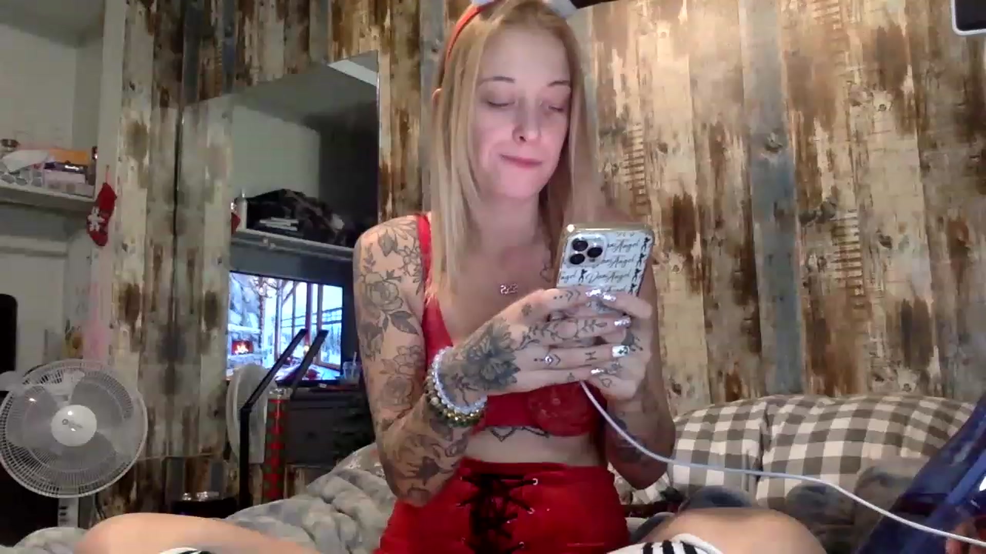 Gallery image thumbnail from DaniiAngel's myfreecams stream on, 12/23/2022, 05:01 image 15 of 20