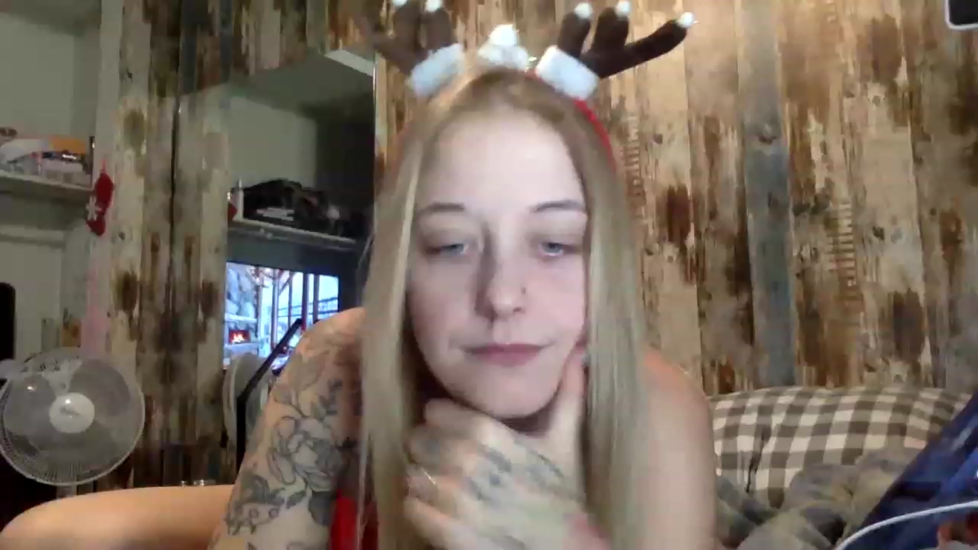 Gallery image thumbnail from DaniiAngel's myfreecams stream on, 12/23/2022, 05:01 image 17 of 20