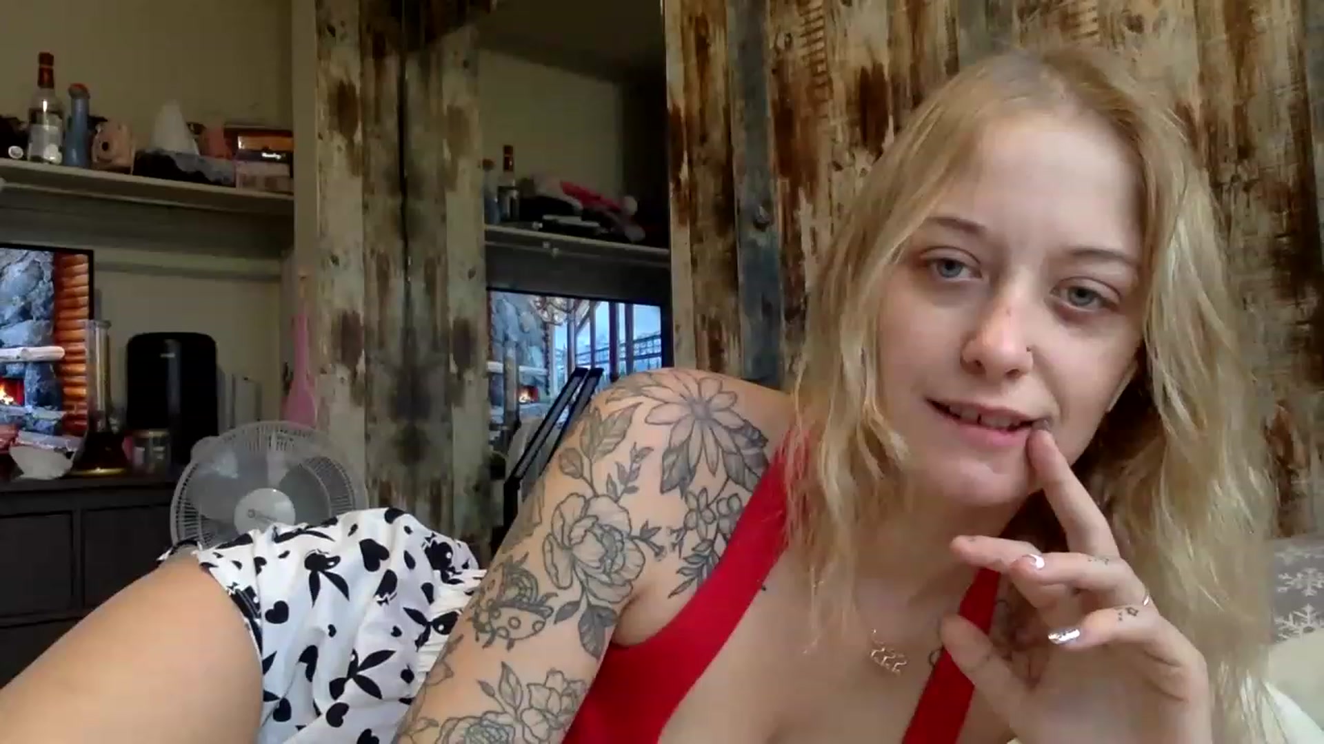 Gallery image thumbnail from DaniiAngel's myfreecams stream on, 01/03/2023, 20:05 image 6 of 20