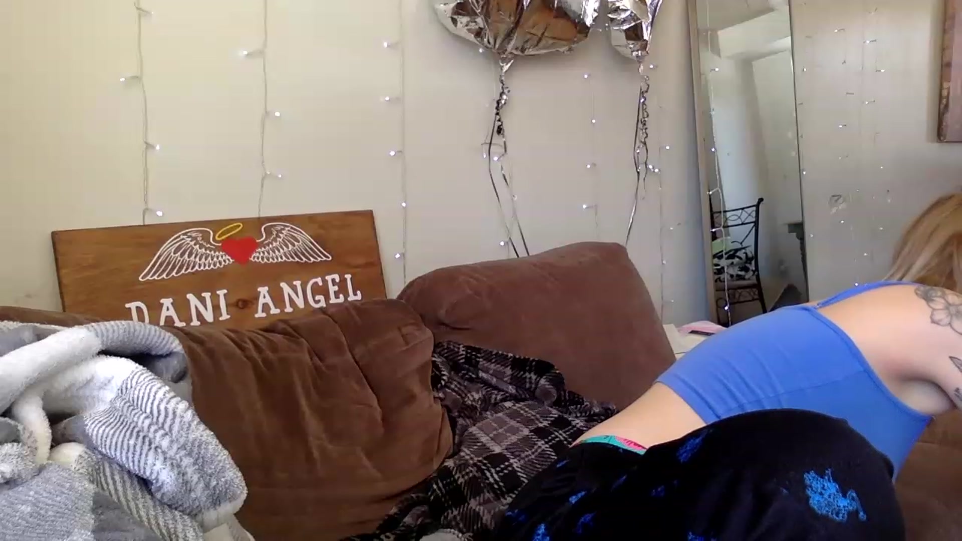 Gallery image thumbnail from DaniiAngel's myfreecams stream on, 03/08/2023, 17:34 image 16 of 20