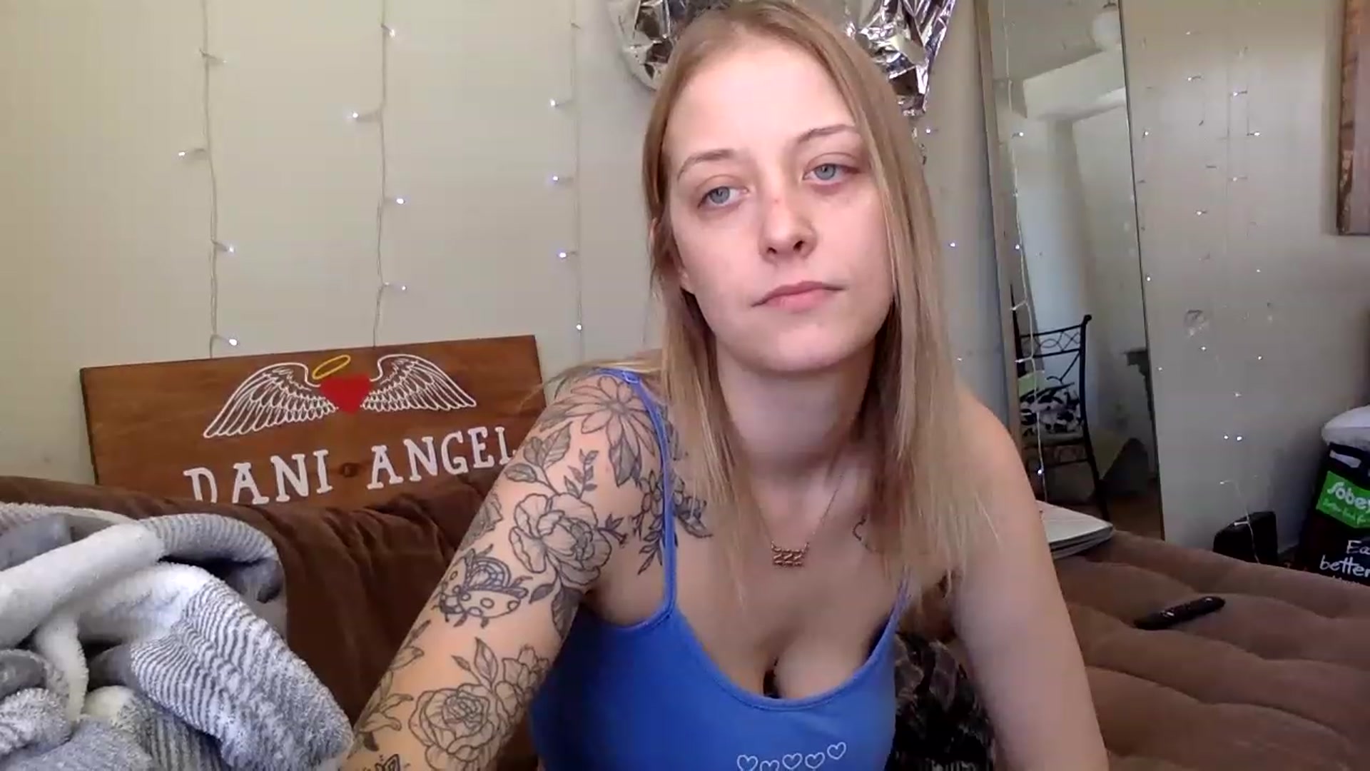 Gallery image thumbnail from DaniiAngel's myfreecams stream on, 03/08/2023, 17:34 image 17 of 20