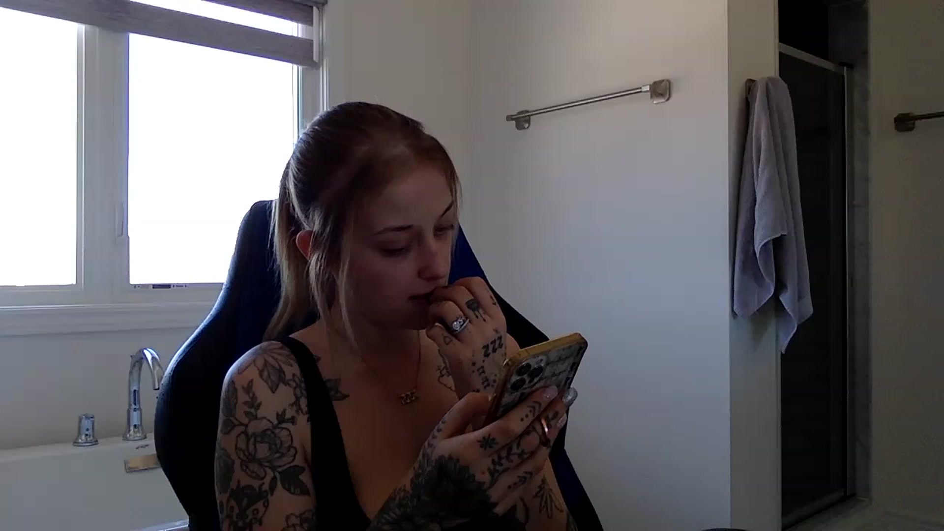 Gallery image thumbnail from DaniiAngel's myfreecams stream on, 03/09/2023, 18:24 image 11 of 20