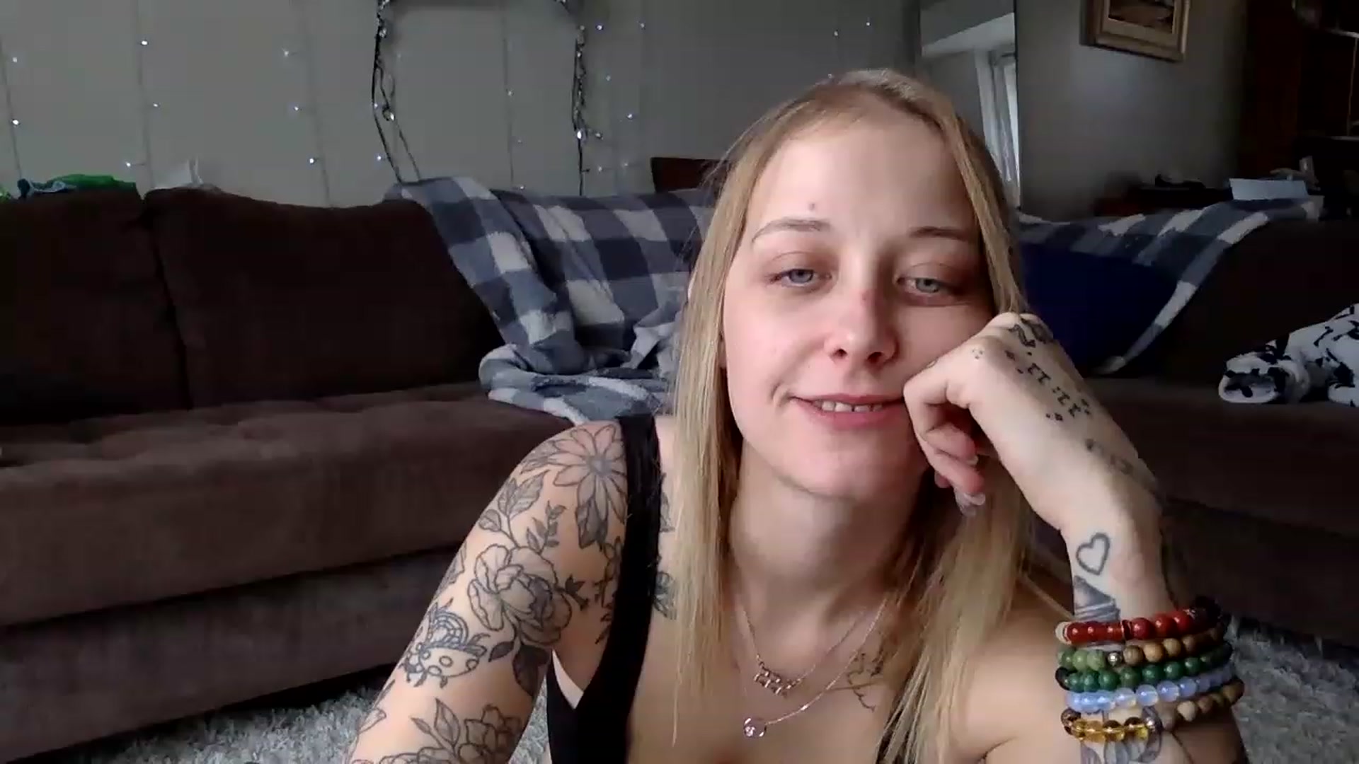 Gallery image thumbnail from DaniiAngel's myfreecams stream on, 03/13/2023, 20:20 image 8 of 20