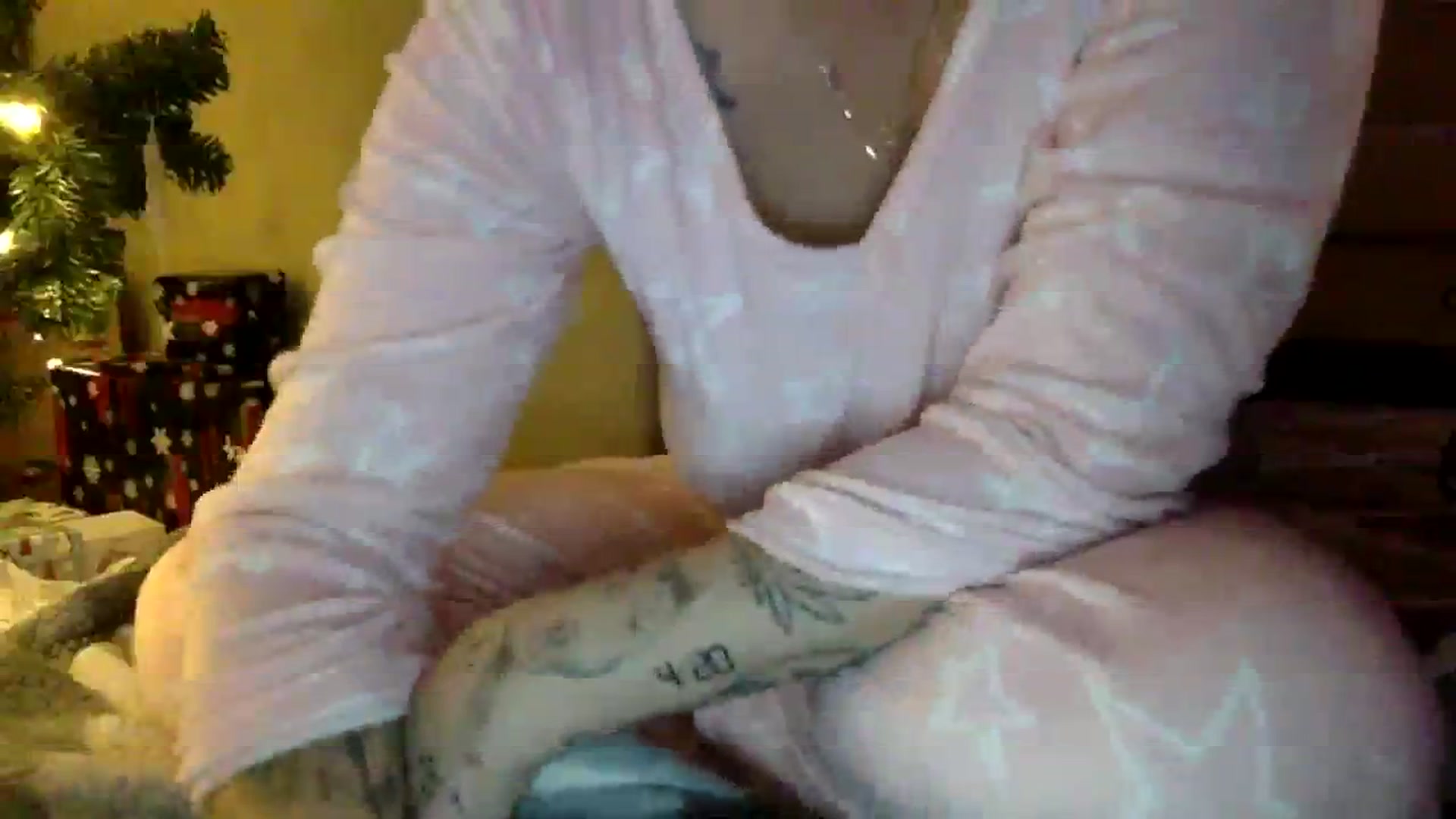 Gallery image thumbnail from DaniiAngel's myfreecams stream on, 12/18/2023, 04:00 image 18 of 20