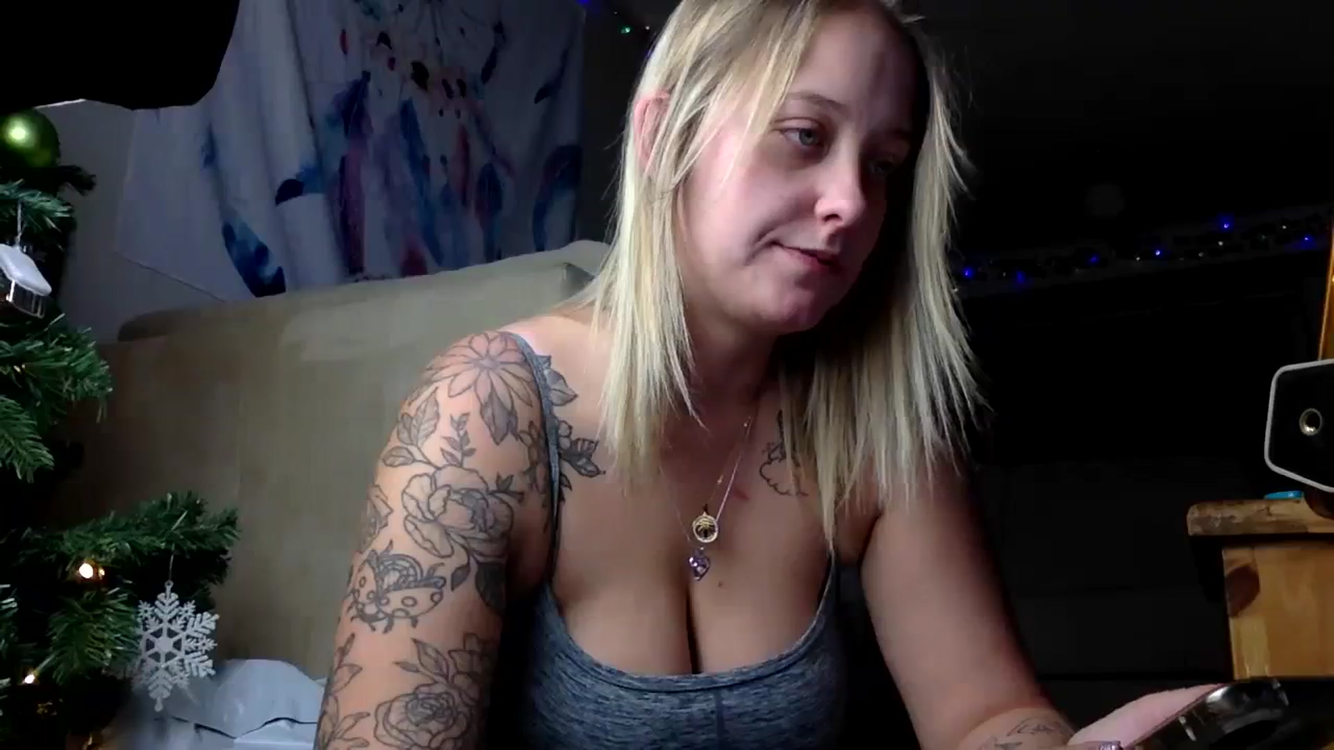 Gallery image thumbnail from DaniiAngel's myfreecams stream on, 12/19/2023, 01:34 image 15 of 20