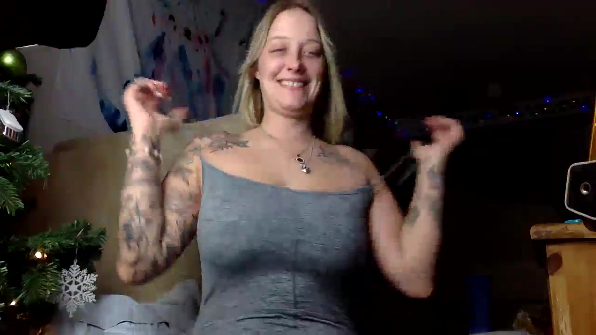 Gallery image thumbnail from DaniiAngel's myfreecams stream on, 12/19/2023, 01:34 image 16 of 20