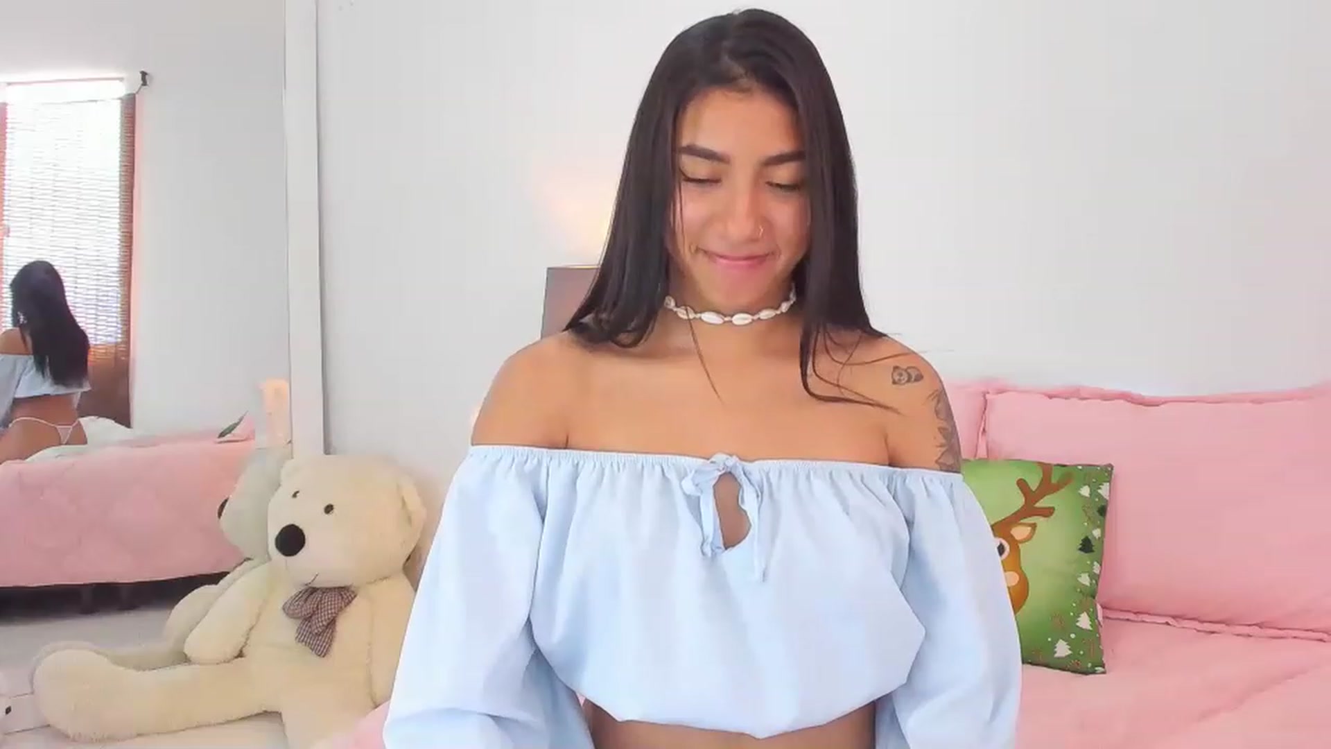 Gallery image thumbnail from Danna___'s myfreecams stream on, 11/17/2022, 21:11 image 5 of 20