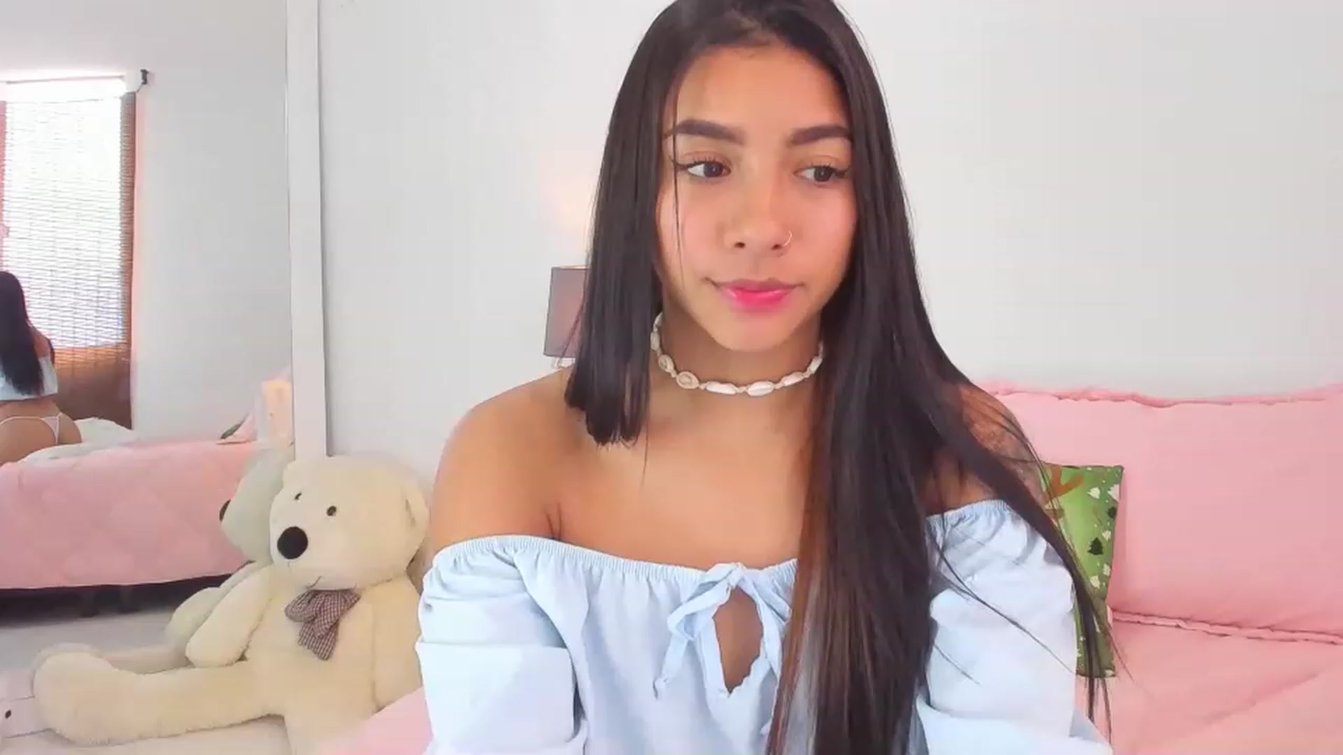 Gallery image thumbnail from Danna___'s myfreecams stream on, 11/17/2022, 21:11 image 6 of 20