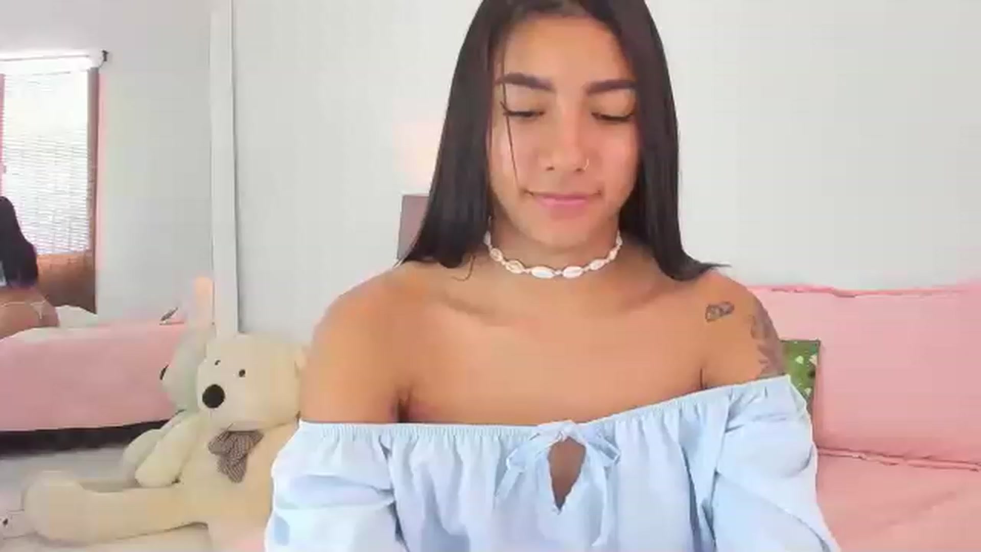 Gallery image thumbnail from Danna___'s myfreecams stream on, 11/17/2022, 21:11 image 4 of 20