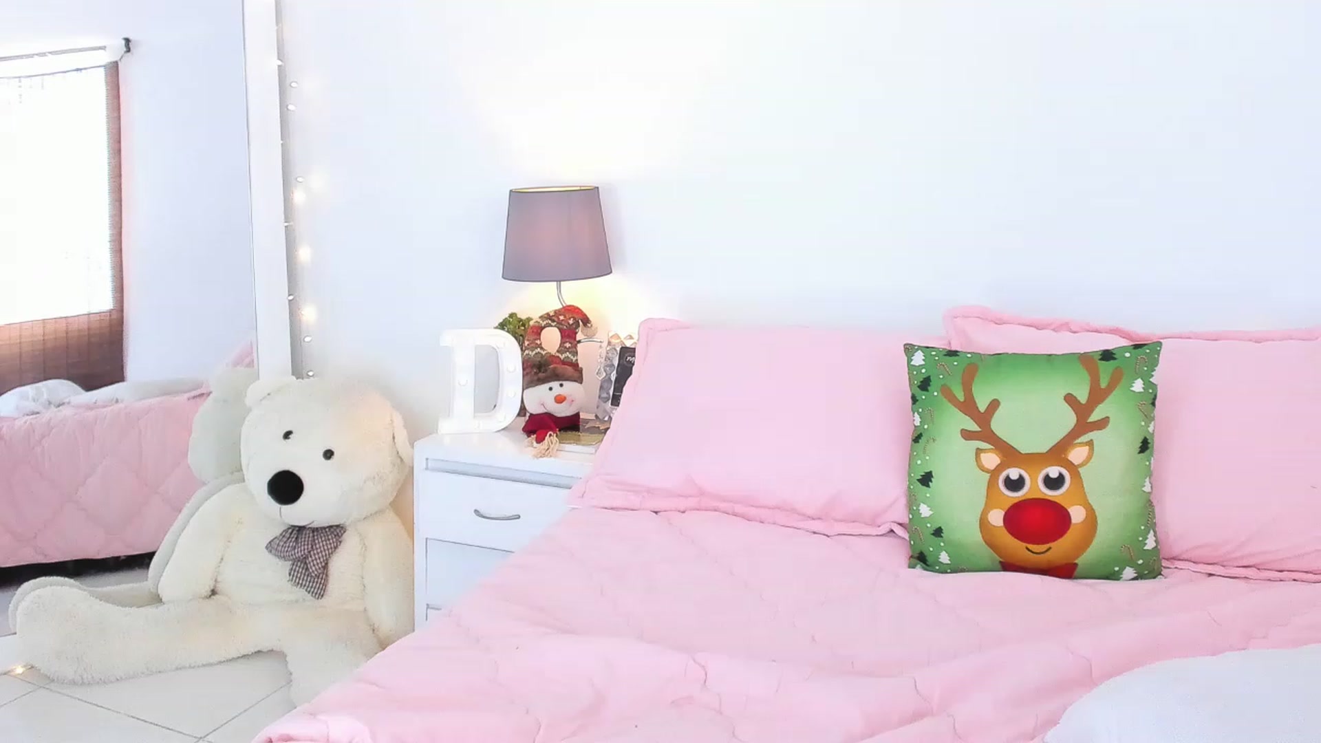 Gallery image thumbnail from Danna___'s myfreecams stream on, 11/21/2022, 21:34 image 12 of 20