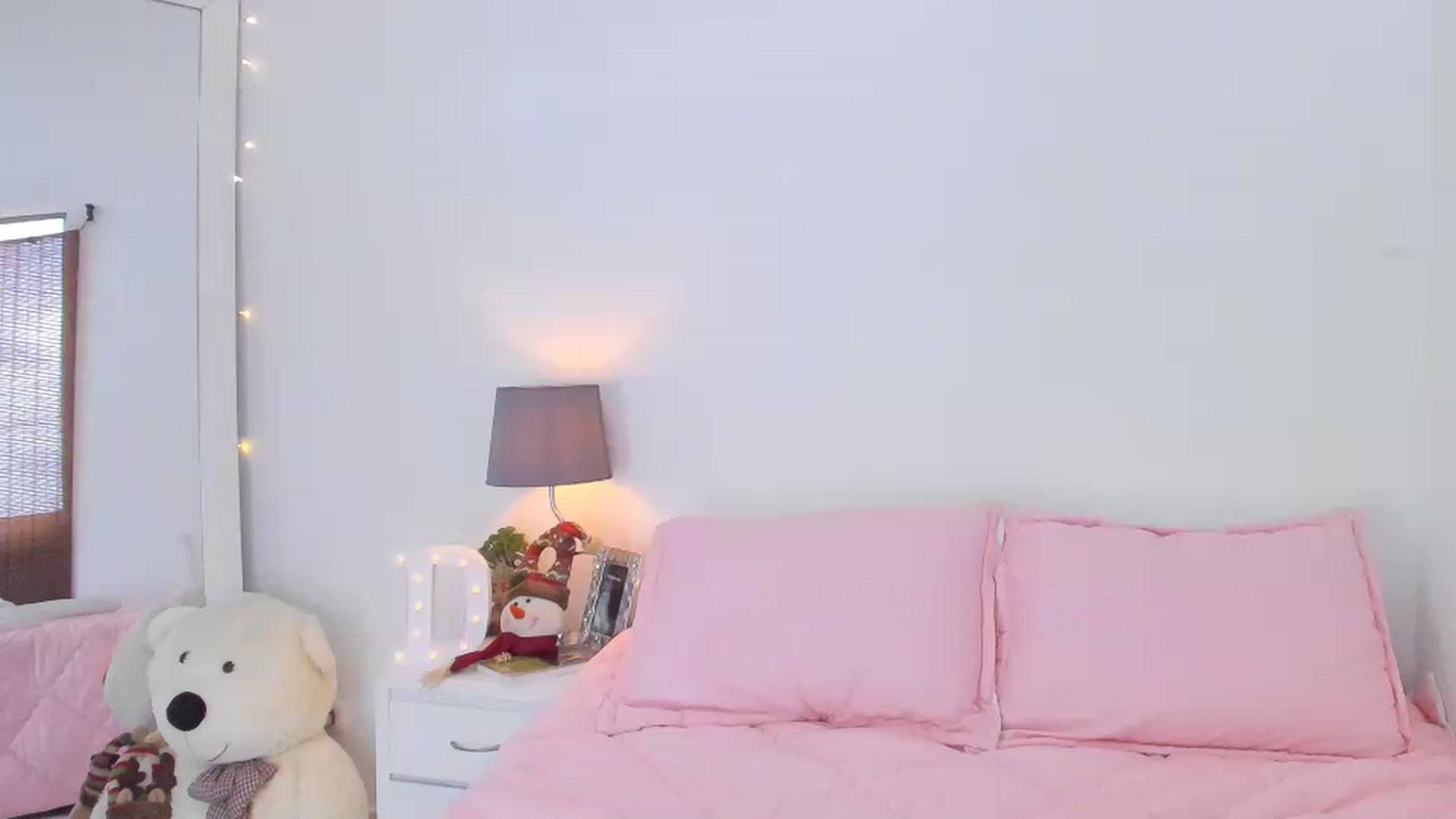 Gallery image thumbnail from Danna___'s myfreecams stream on, 11/22/2022, 22:45 image 6 of 20