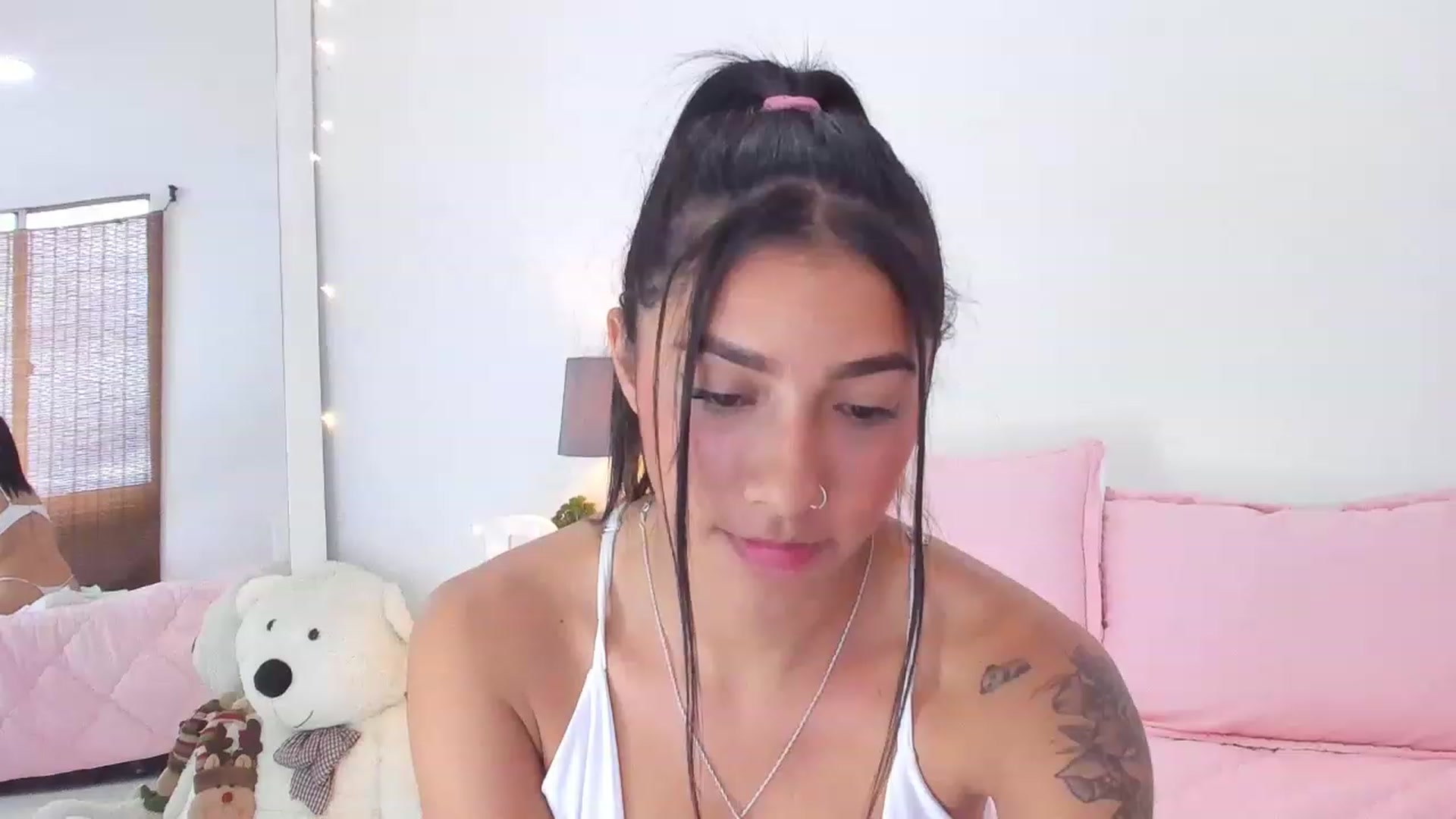 Gallery image thumbnail from Danna___'s myfreecams stream on, 11/22/2022, 22:45 image 11 of 20