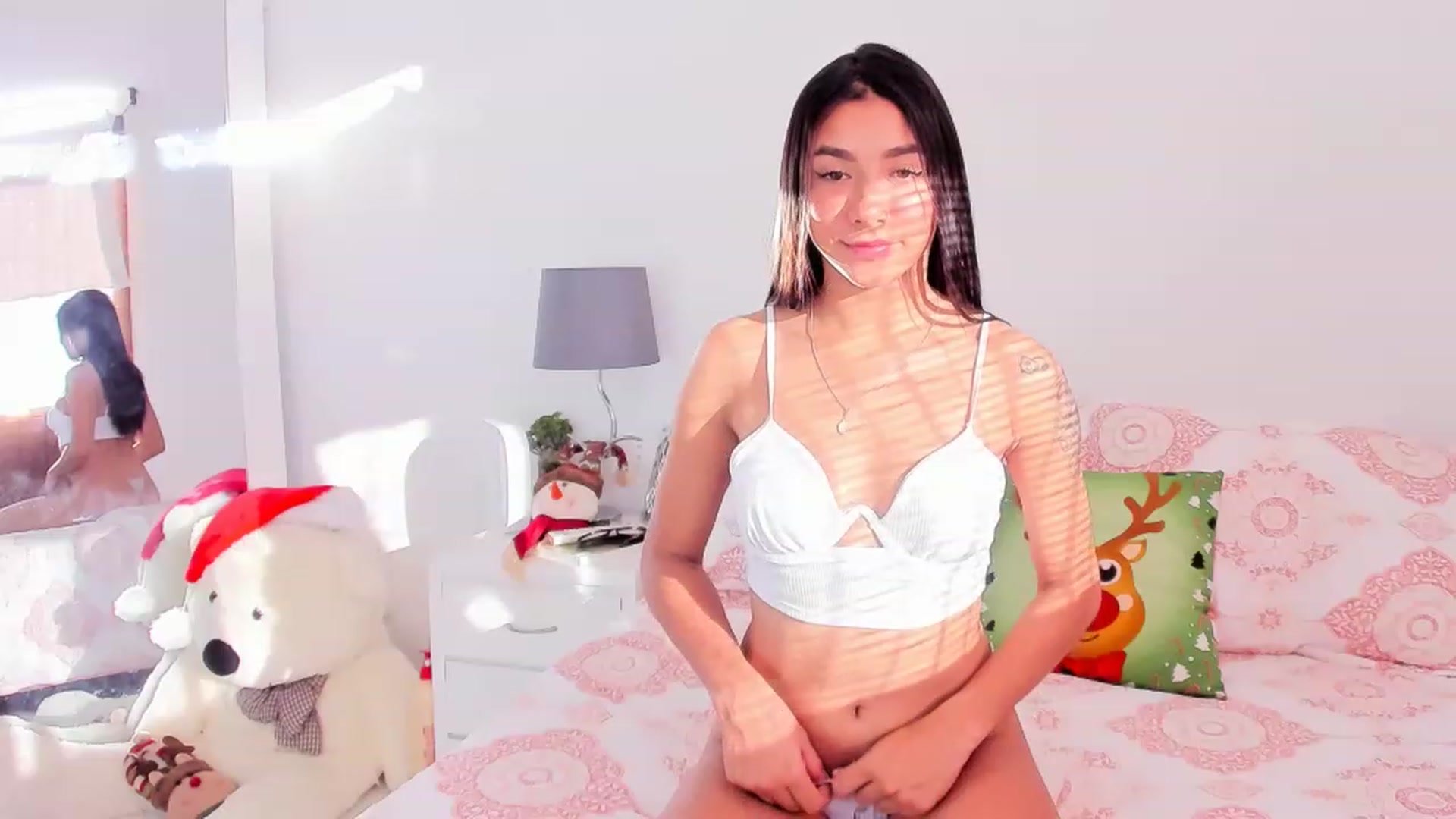 Gallery image thumbnail from Danna___'s myfreecams stream on, 12/05/2022, 22:24 image 10 of 20