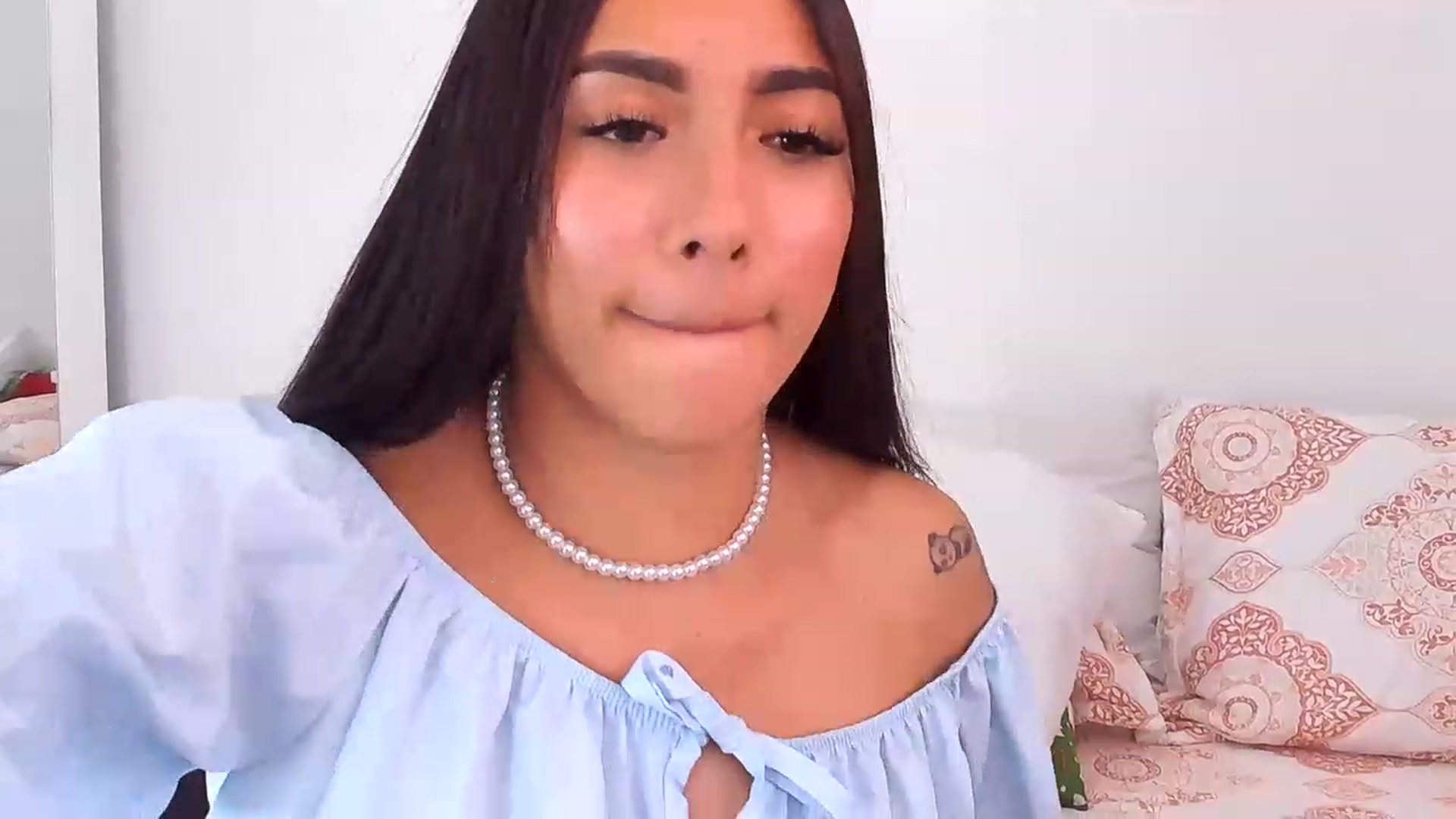 Gallery image thumbnail from Danna___'s myfreecams stream on, 12/26/2022, 18:22 image 13 of 20