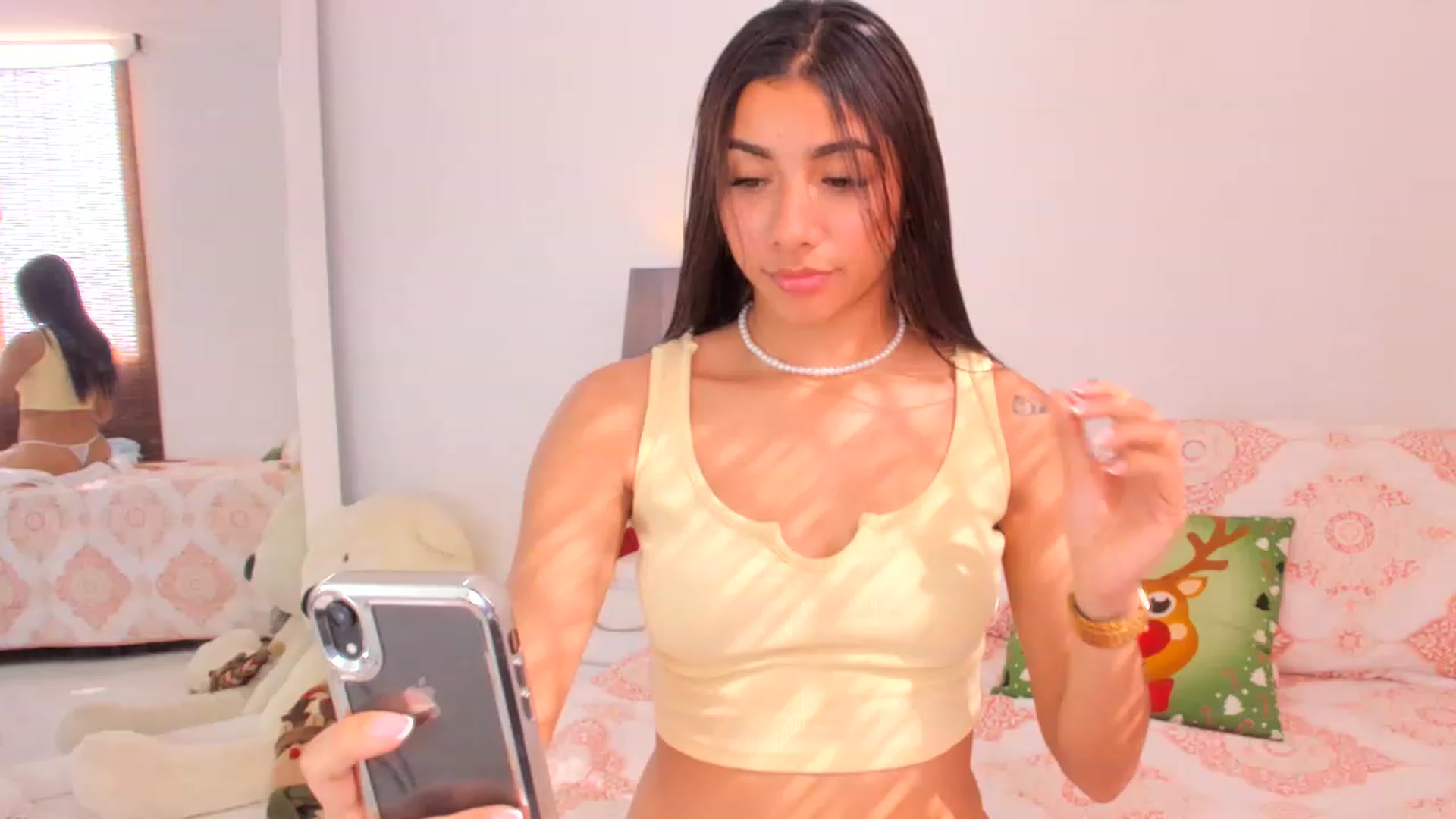 Gallery image thumbnail from Danna___'s myfreecams stream on, 12/26/2022, 19:46 image 5 of 20