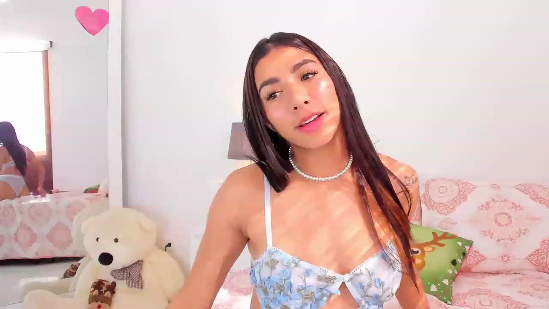 Gallery image thumbnail from Danna___'s myfreecams stream on, 12/29/2022, 20:15 image 16 of 20
