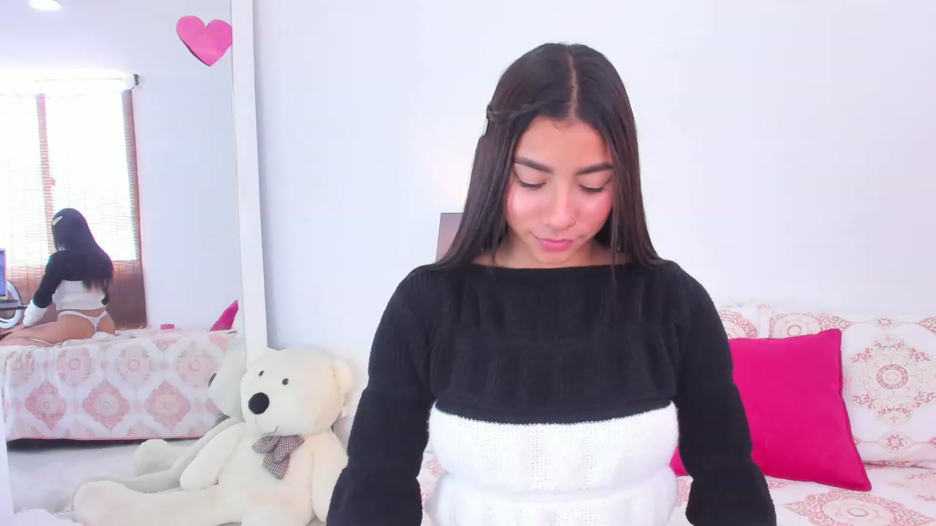 Gallery image thumbnail from Danna___'s myfreecams stream on, 01/07/2023, 16:43 image 1 of 20