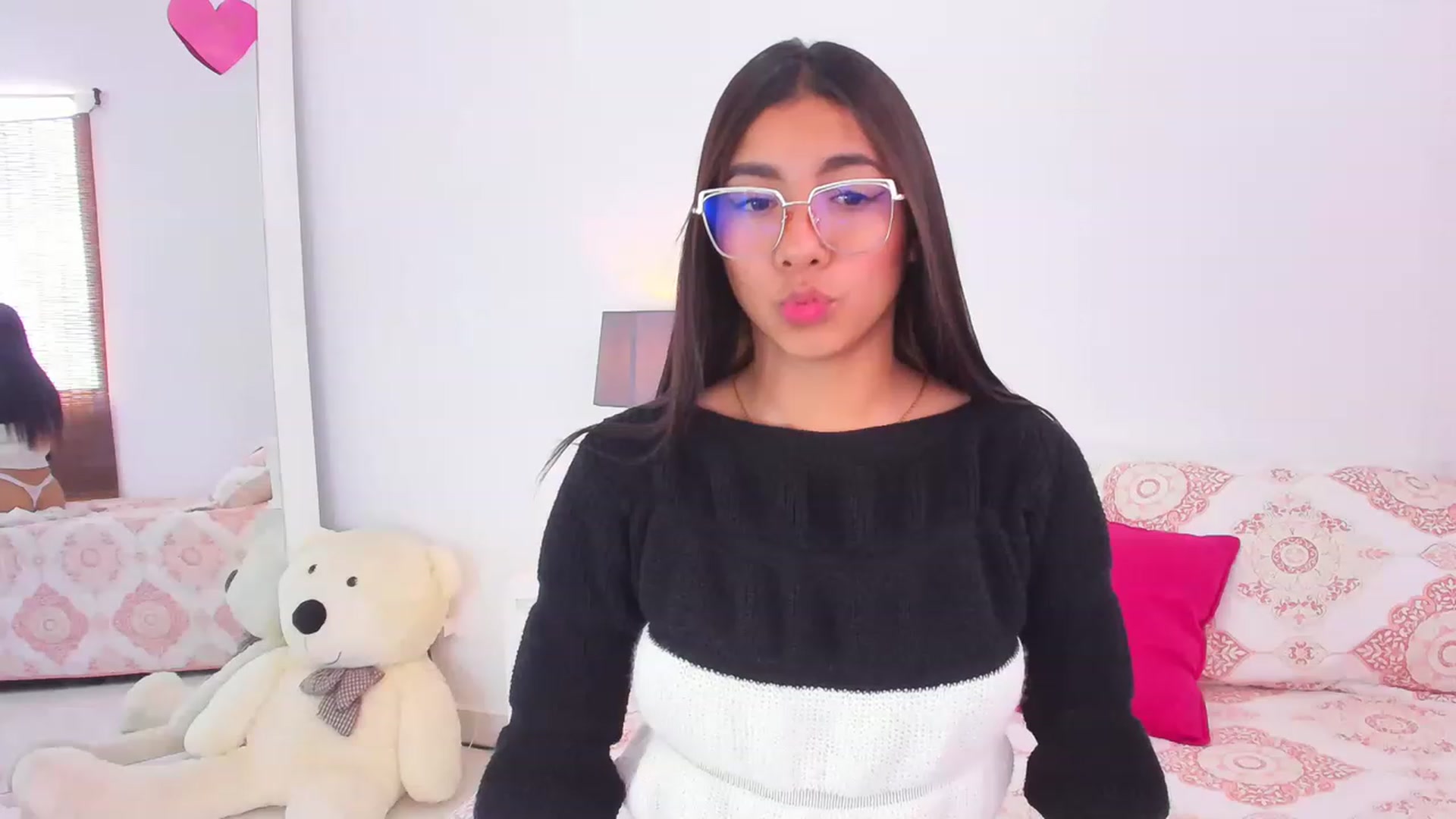 Gallery image thumbnail from Danna___'s myfreecams stream on, 01/07/2023, 17:08 image 14 of 20