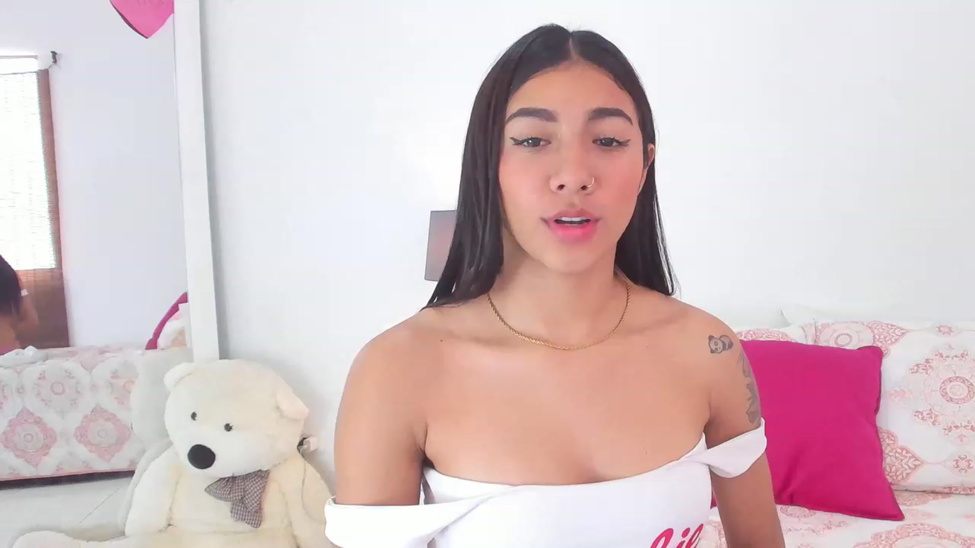 Gallery image thumbnail from Danna___'s myfreecams stream on, 01/18/2023, 20:33 image 18 of 20