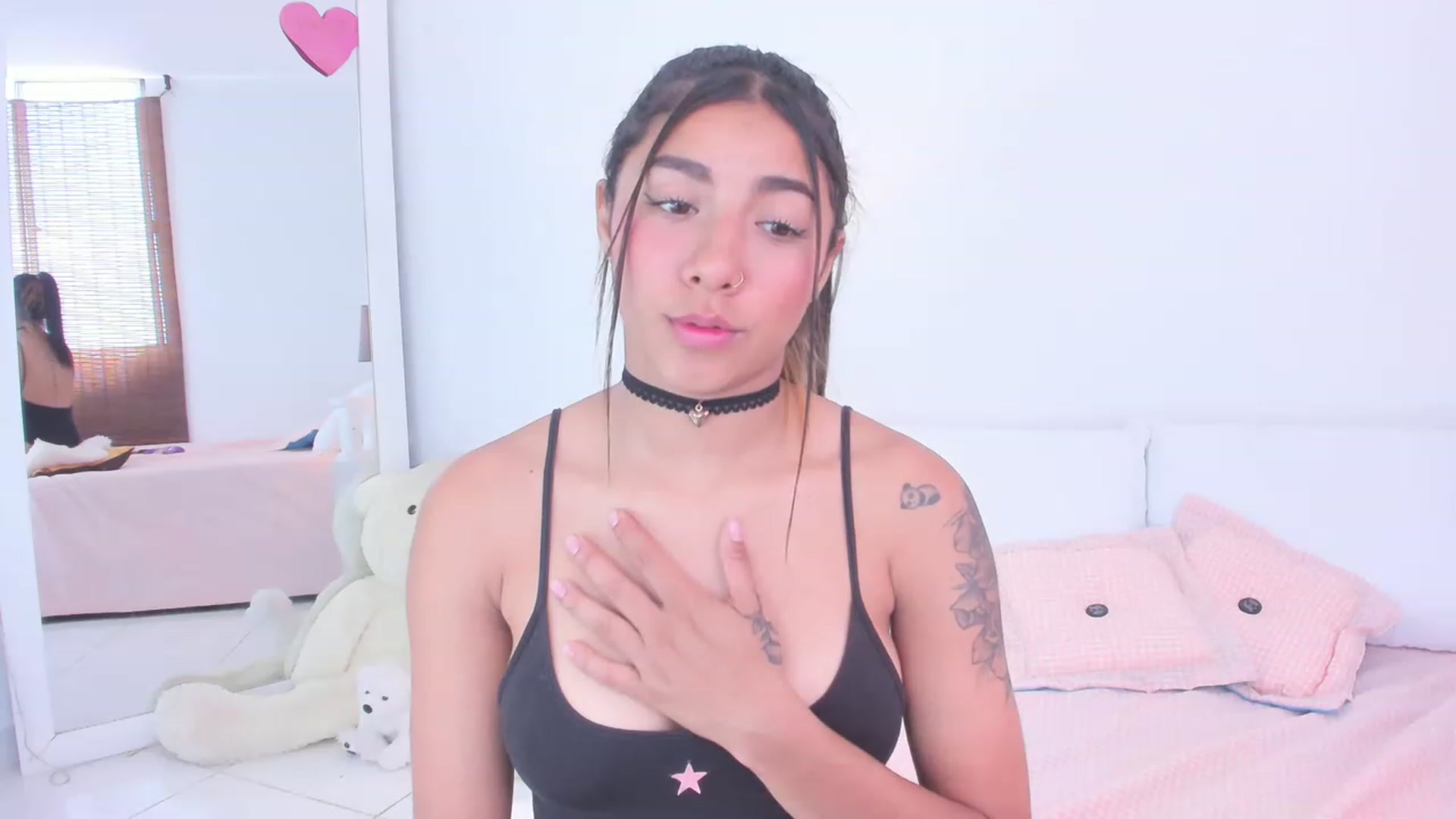 Gallery image thumbnail from Danna___'s myfreecams stream on, 02/10/2023, 17:05 image 16 of 20