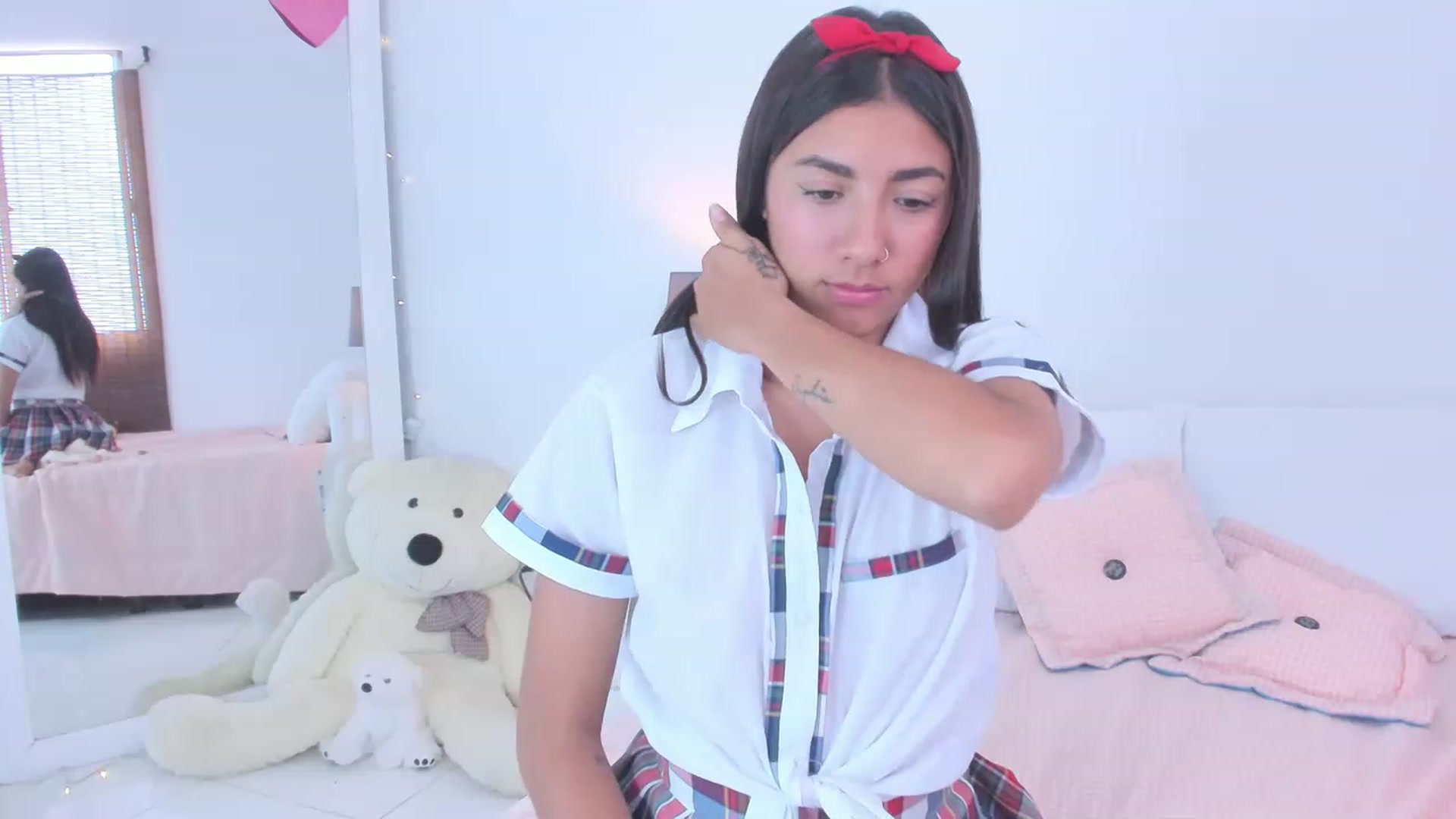 Gallery image thumbnail from Danna___'s myfreecams stream on, 02/11/2023, 16:45 image 16 of 20
