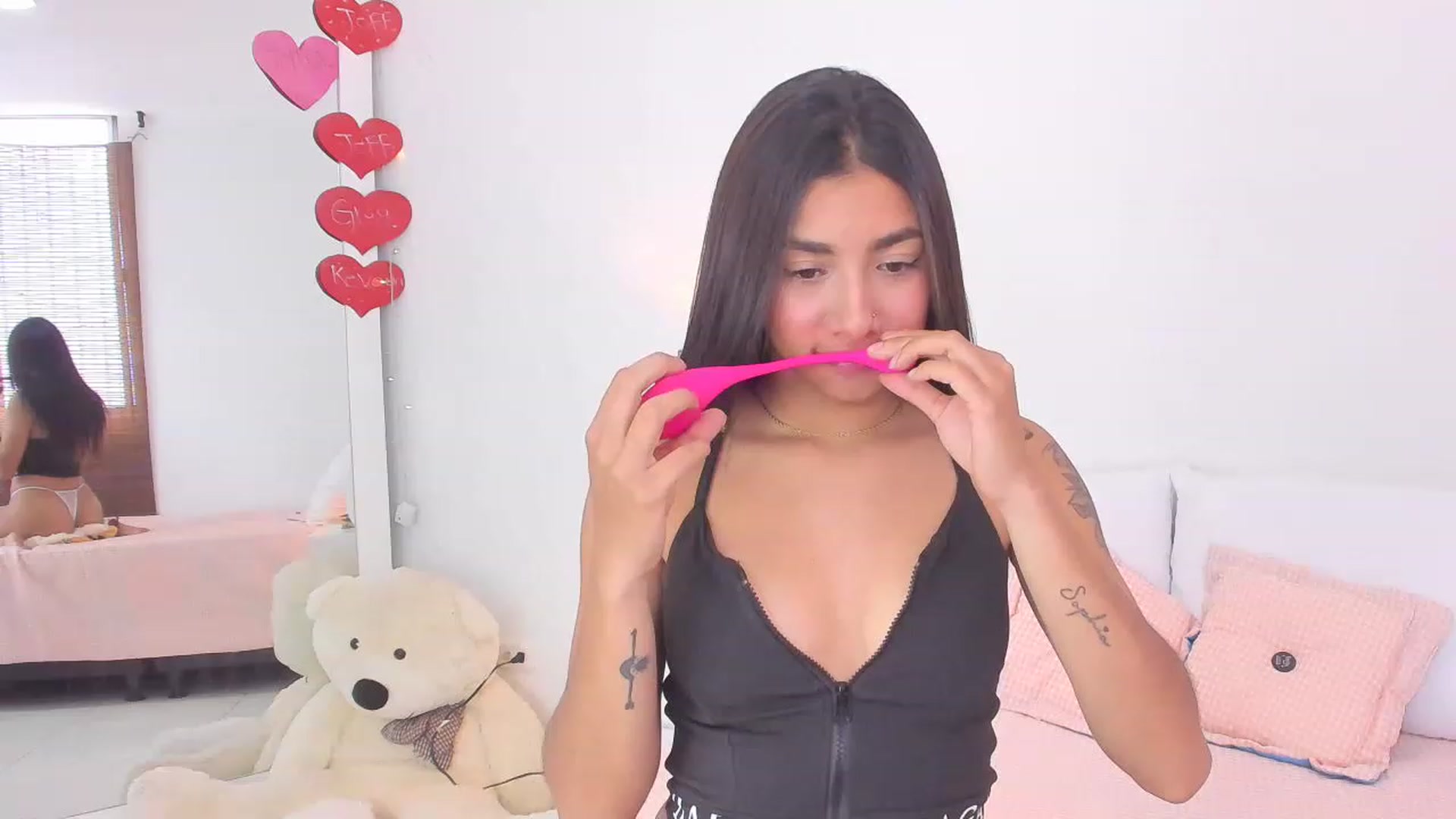 Gallery image thumbnail from Danna___'s myfreecams stream on, 02/17/2023, 15:06 image 3 of 20