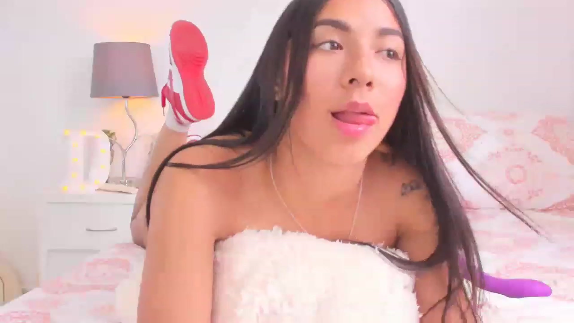 Gallery image thumbnail from Danna___'s myfreecams stream on, 03/04/2023, 16:54 image 12 of 20